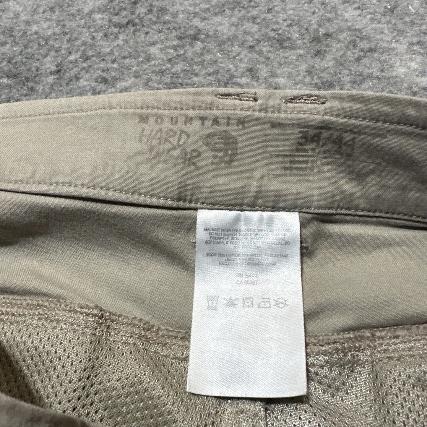 Mountain Hardwear Men's Cargo Shorts Size 34x44 Beige Light Wash Shorts