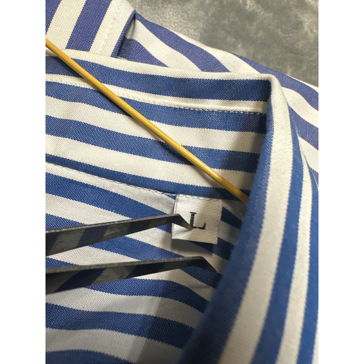 Saks Fifth Avenue Men's Pinstripe Button Down Dress Shirt Size Large Blue White