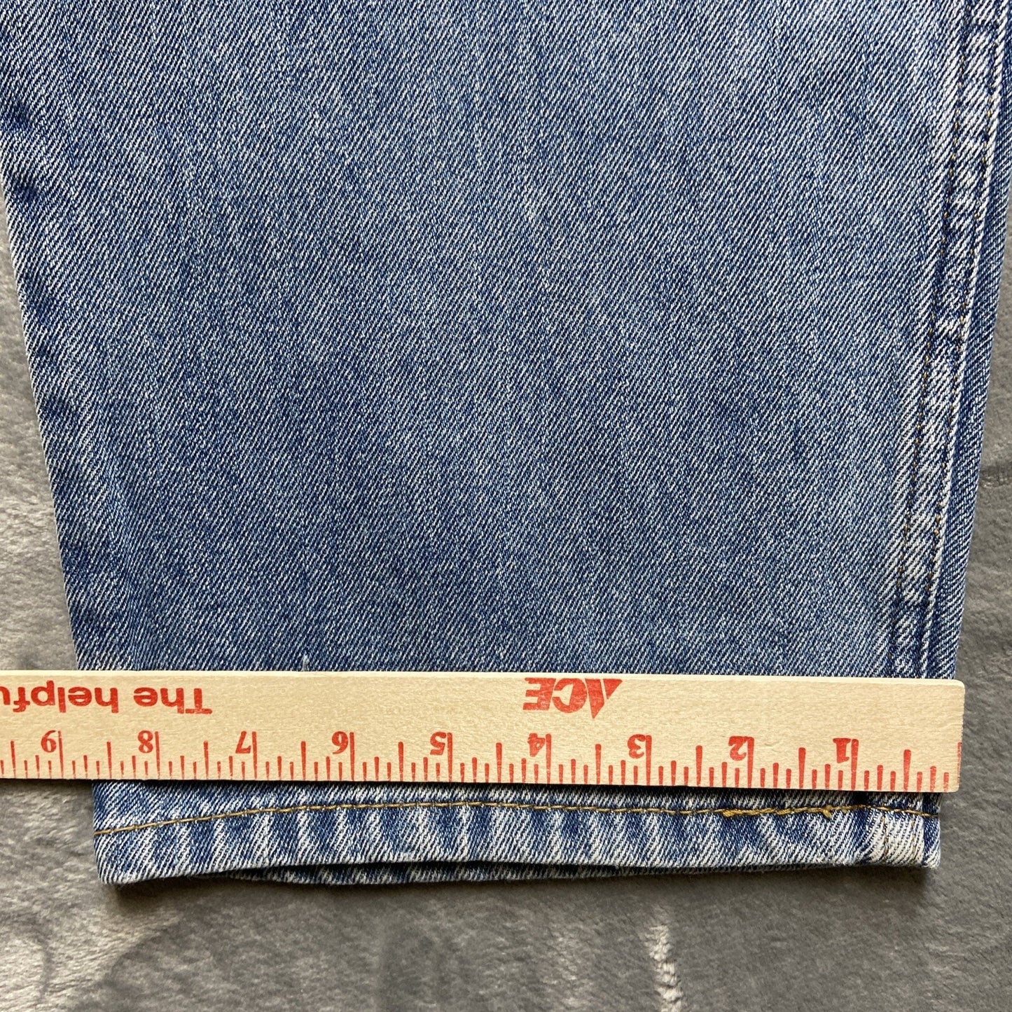 Vintage Levi’s 550 Relaxed Fit Jeans Men’s Size 38x30 Light Blue Denim