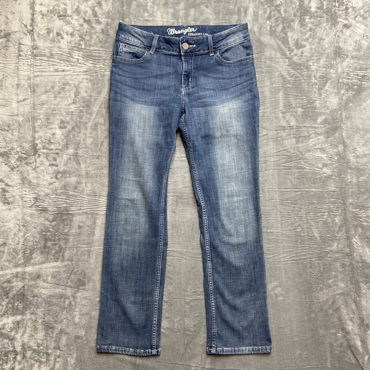 Wrangler Straight Leg Jeans Women’s Size 9x32 Light Blue Faded Denim