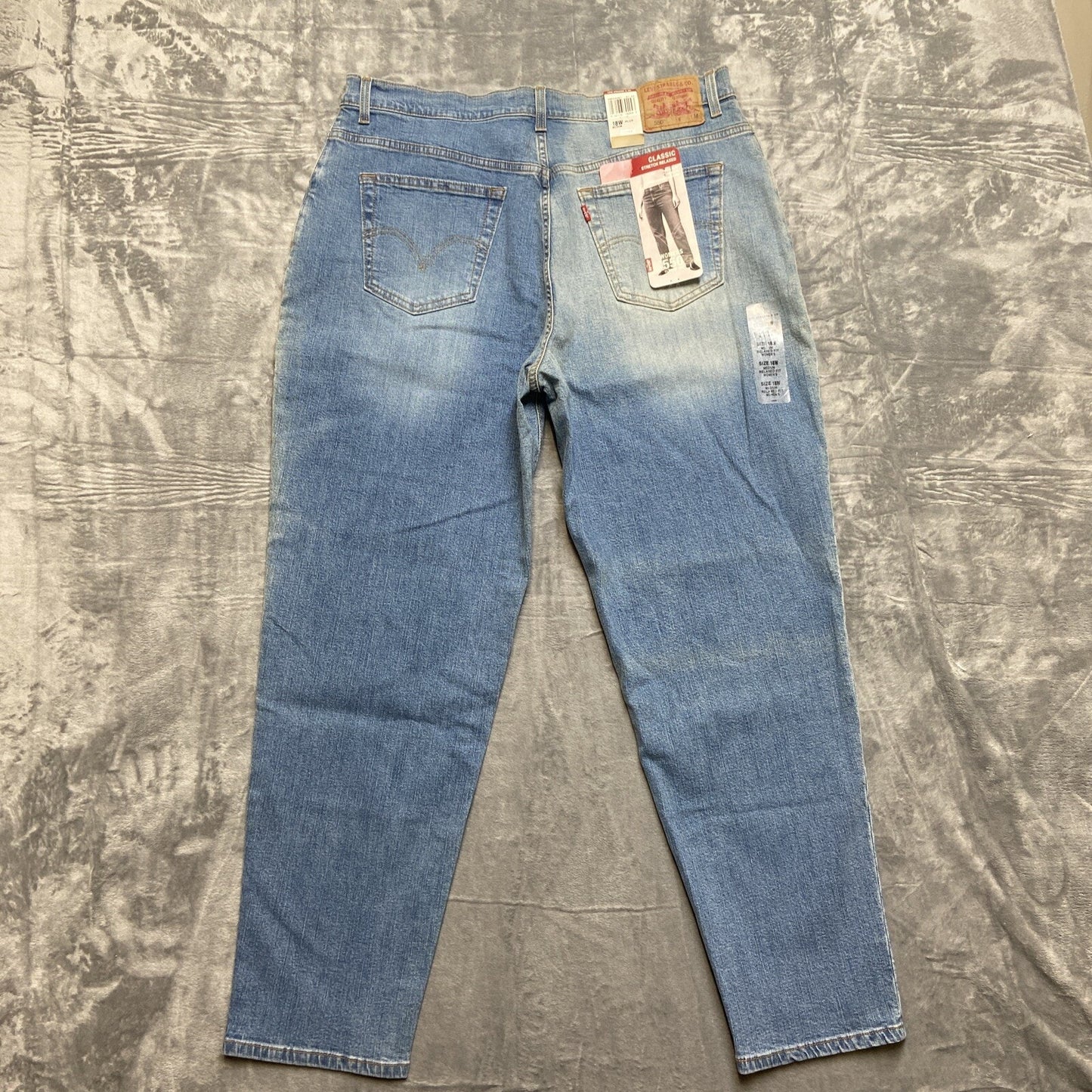 New Levi’s Relaxed Fit Tapered Leg Jeans Women’s Size 18M Blue Denim