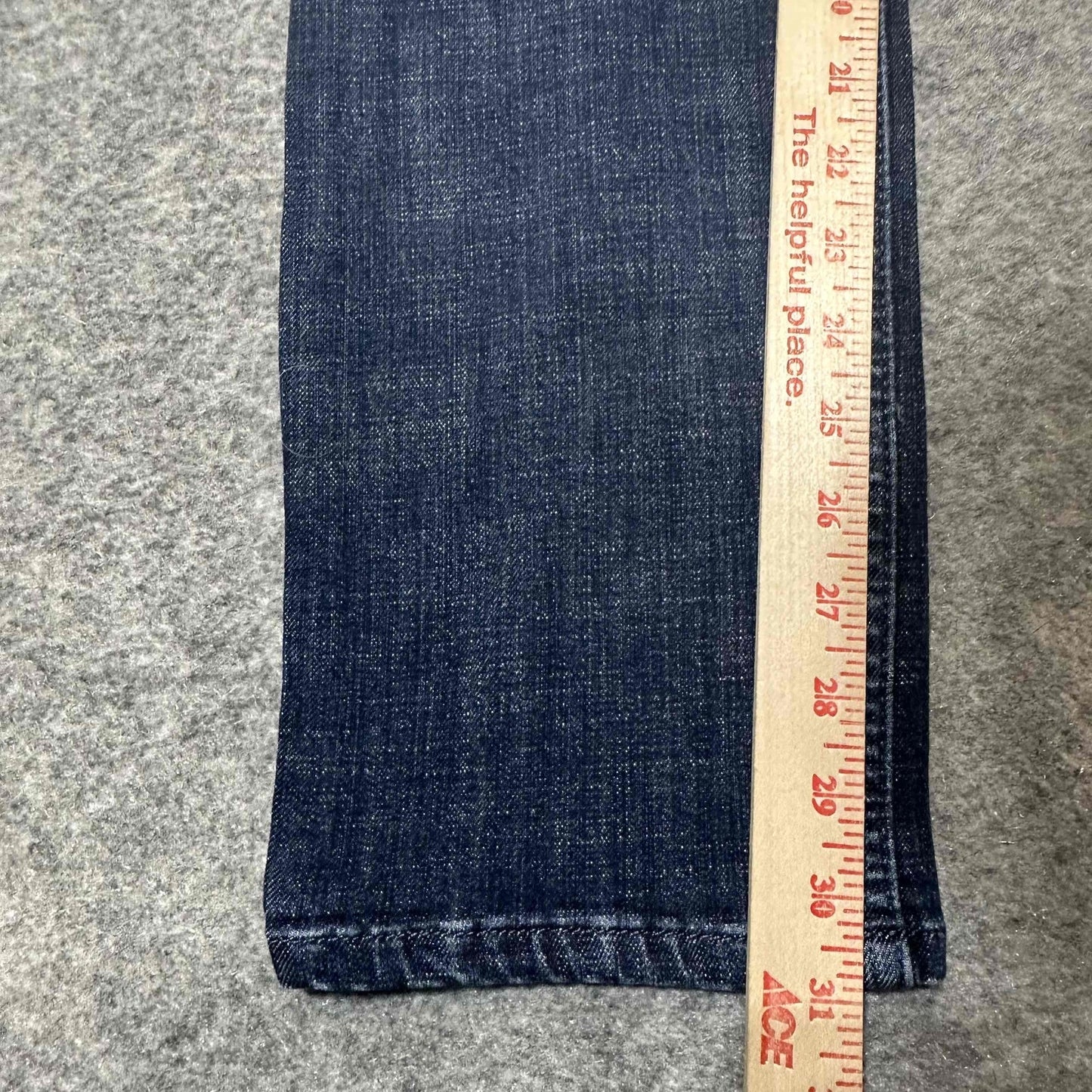 New Wrangler Women's Straight Leg Jeans Size 5/6 x 32 Blue Faded Denim