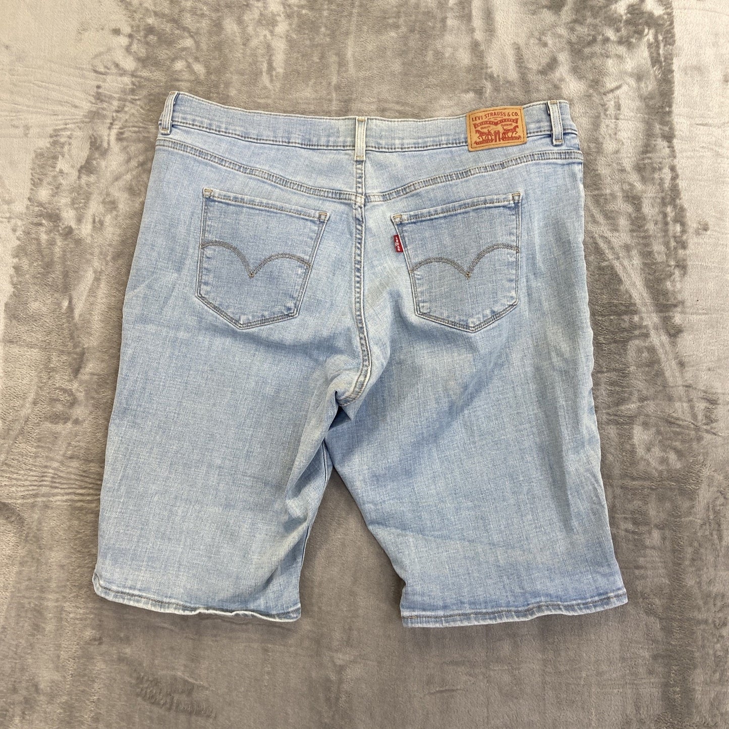 Levi's Classic Bermuda Jean Shorts Women's Size 33 Blue Denim Shorts