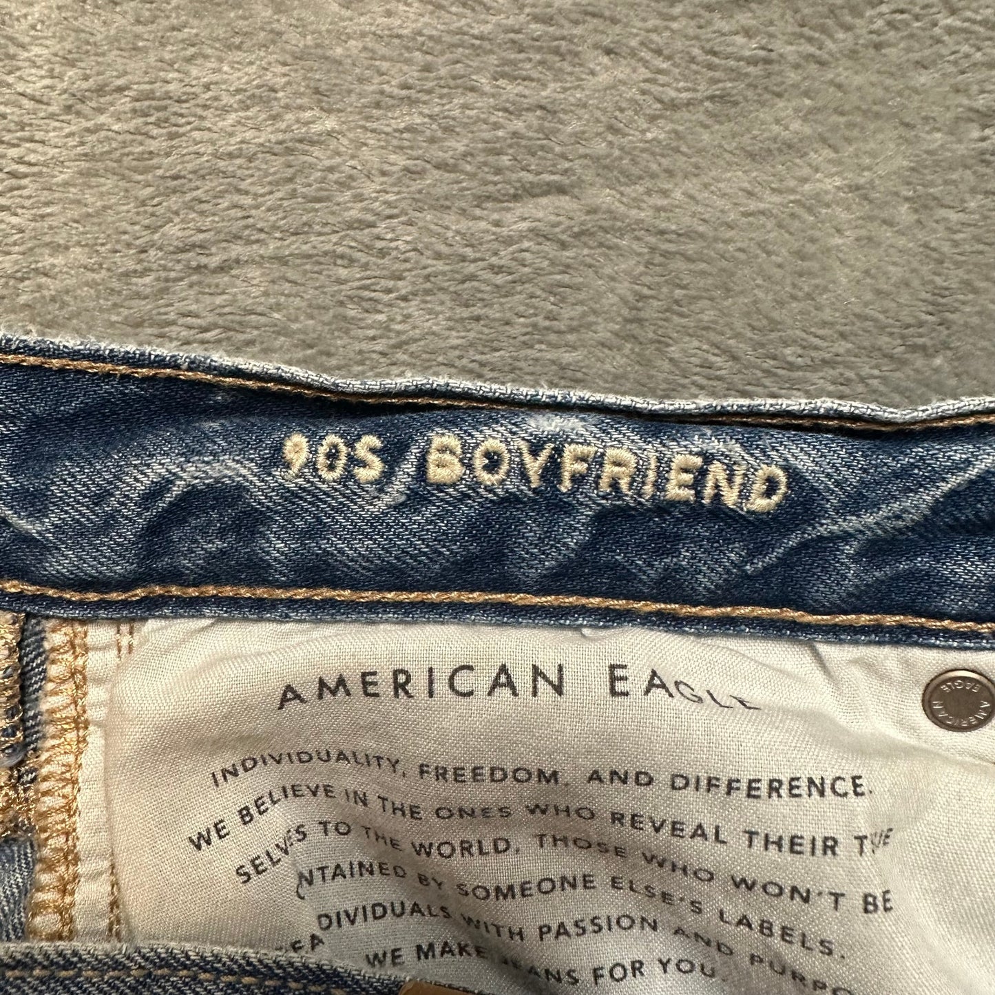 American Eagle Distressed 90s Boyfriend Jeans Women’s 4 Short Blue Denim