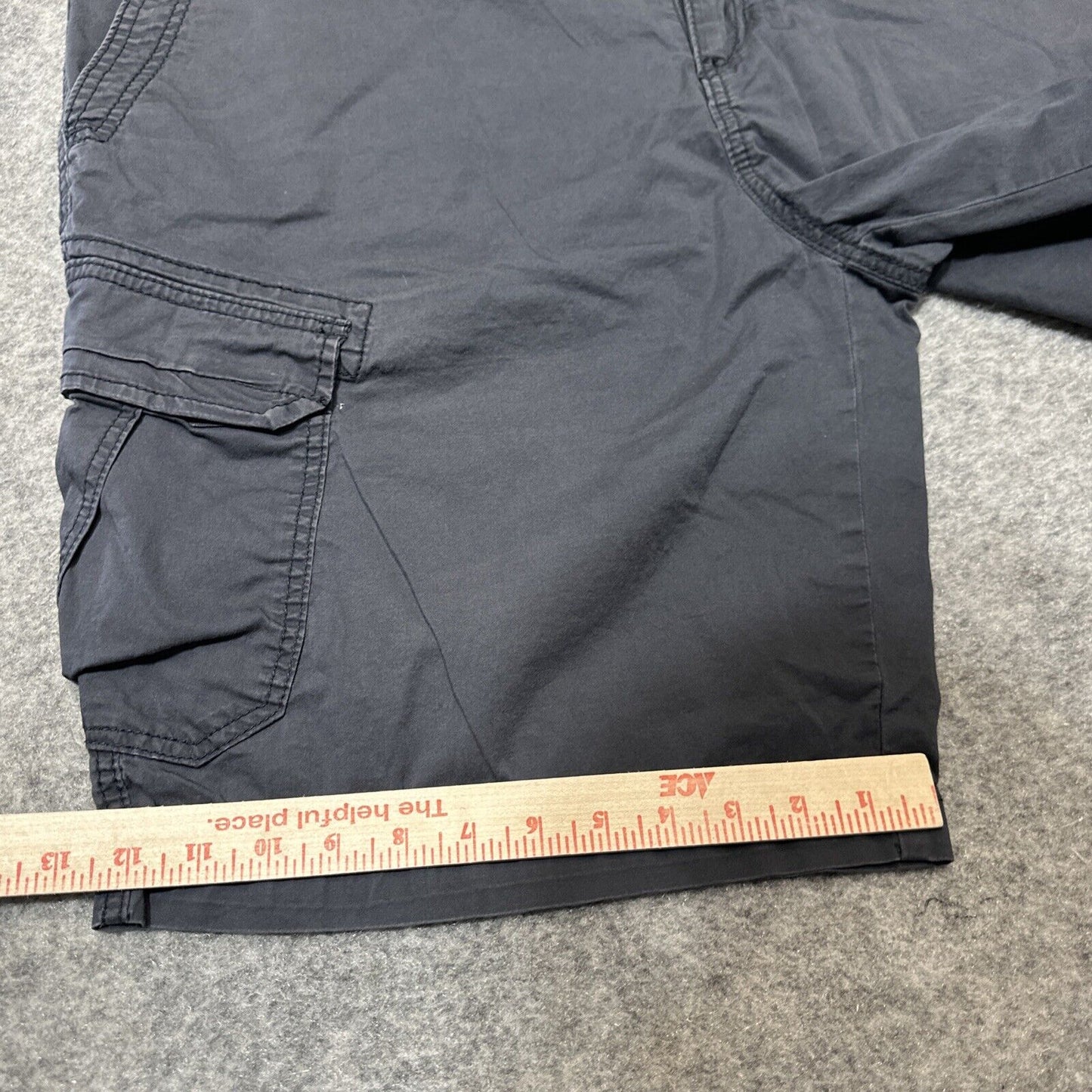 UNIONBAY Men's Cargo Shorts Size 42 Black Dark Wash Shorts