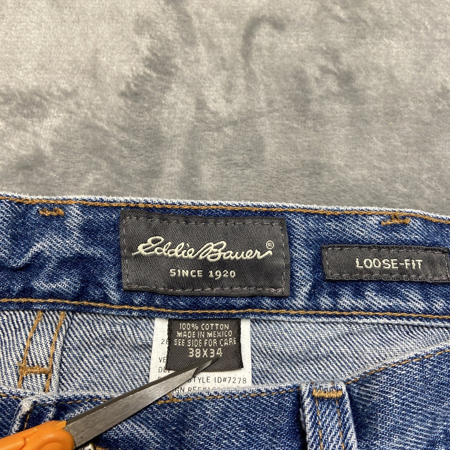 Vintage Eddie Bauer Loose Fit Straight Jeans Men's Size 38x34 Med Blue Denim