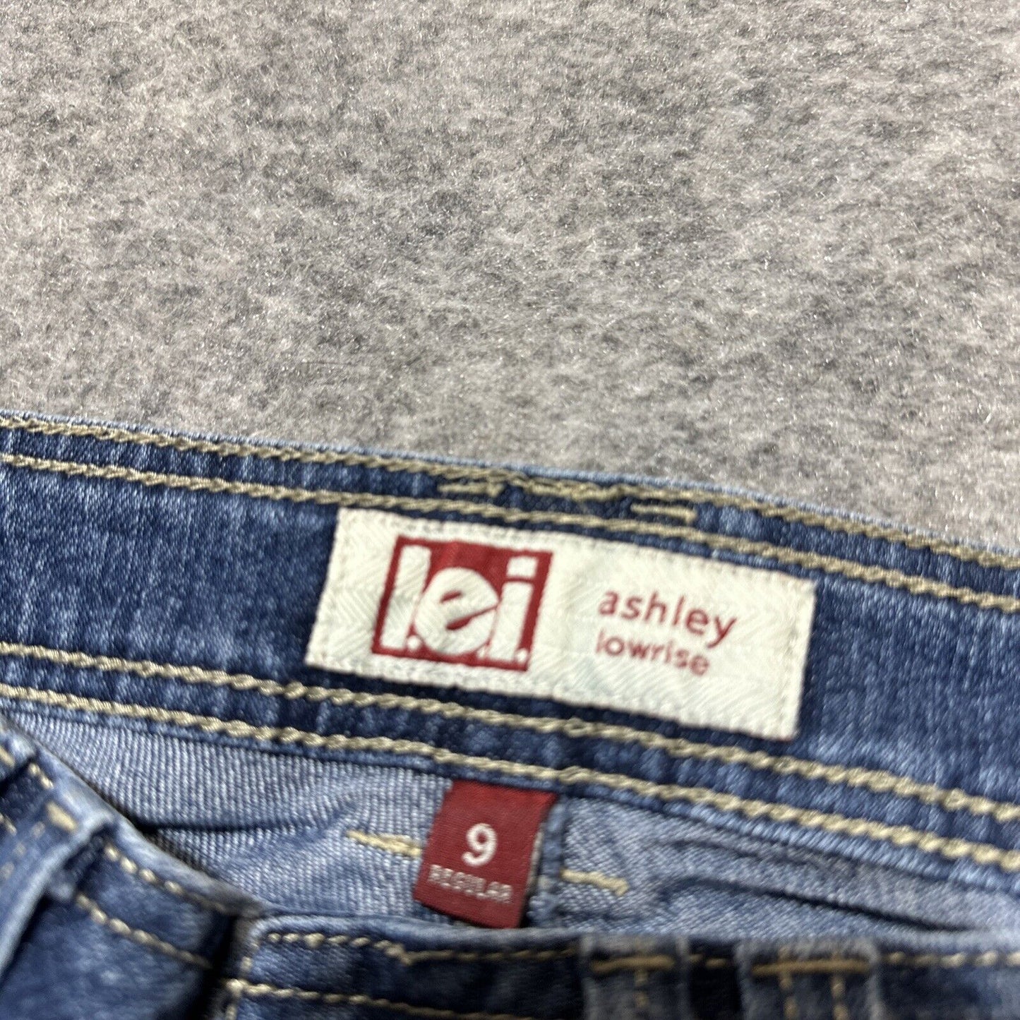 LEI Ashley Low Rise Women's Distressed Capri Jeans Size 9 Reg Blue Dark Denim