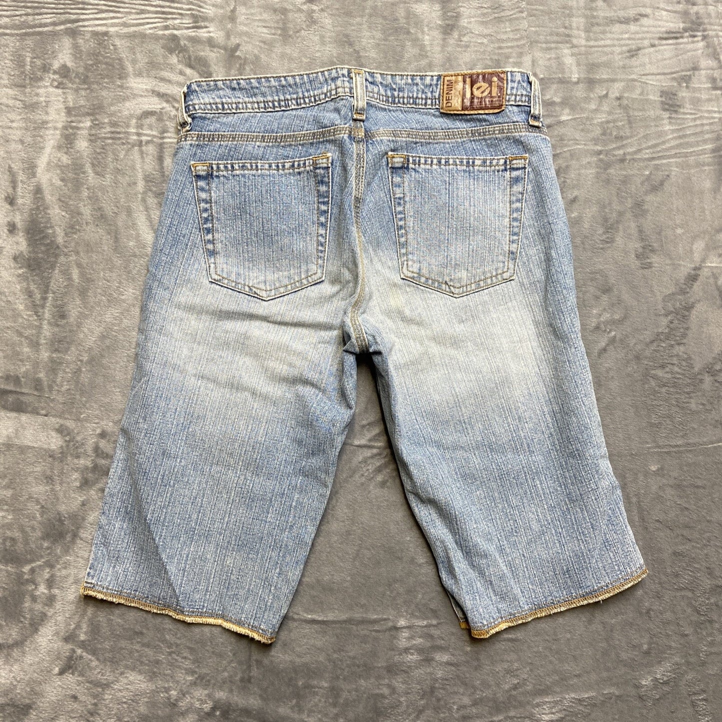 l.e.i. Faded Denim Shorts Women’s Size 1 Light Blue Denim