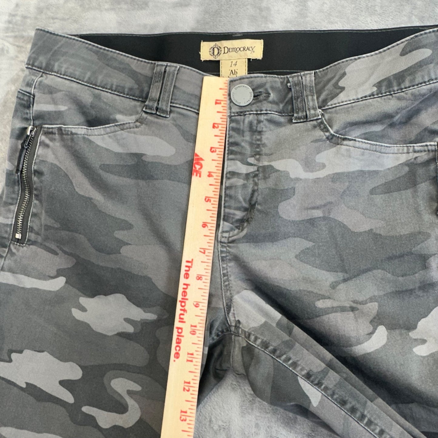 Democracy Women's AB Technology Skinny Jeans Size 14 Gray Camo
