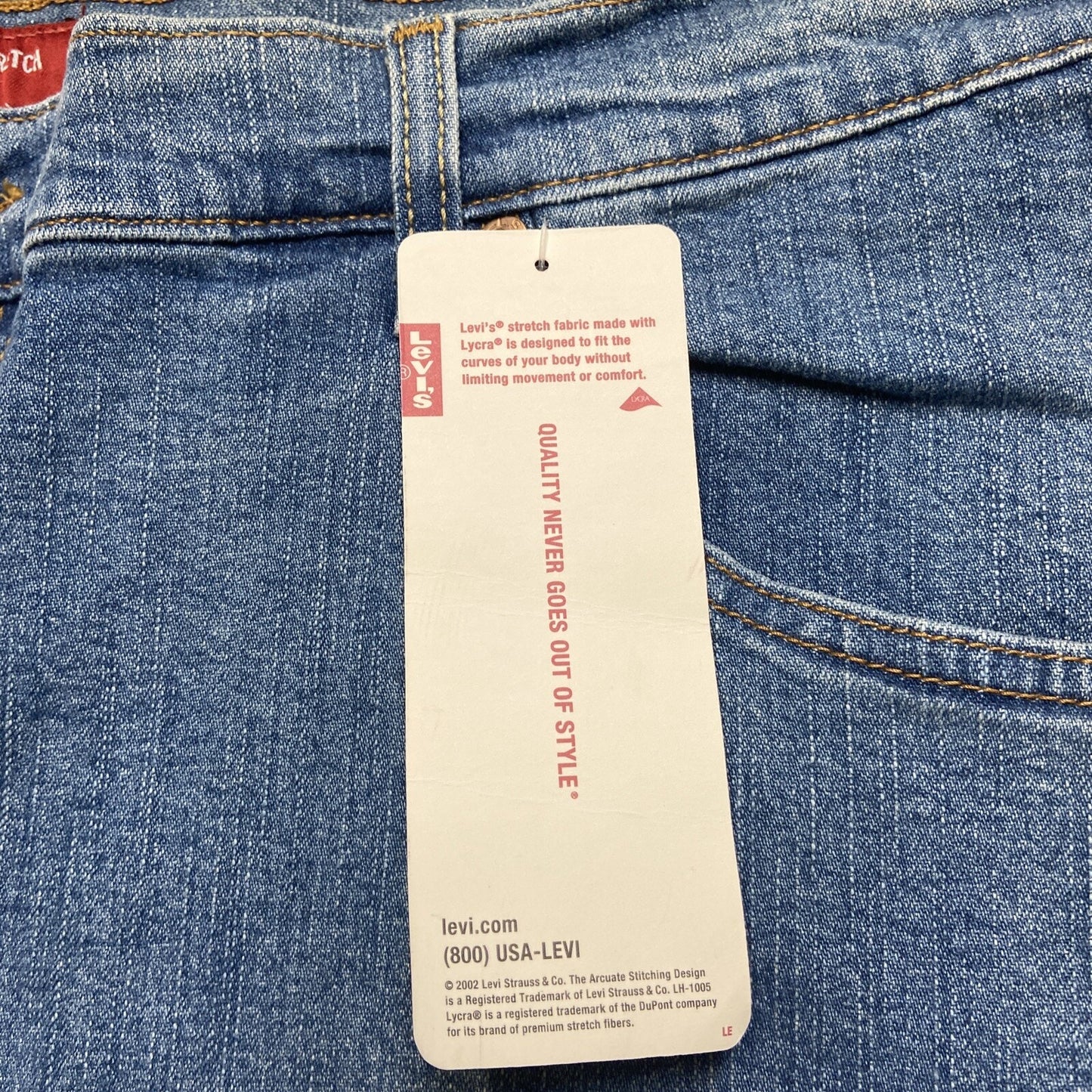 New Levi’s Relaxed Fit Tapered Leg Jeans Women’s Size 18M Blue Denim