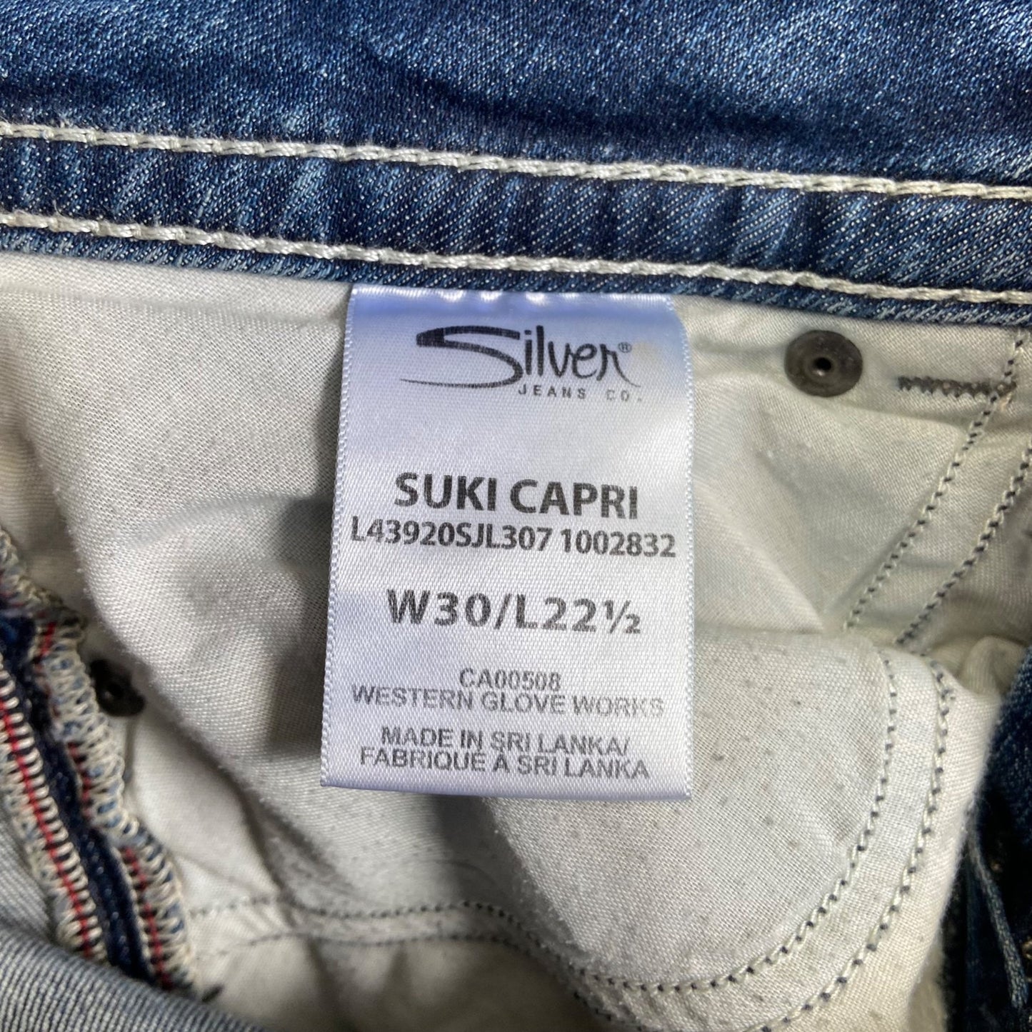 Silver Women's Suki Capri Jeans Size 30 Blue Distressed