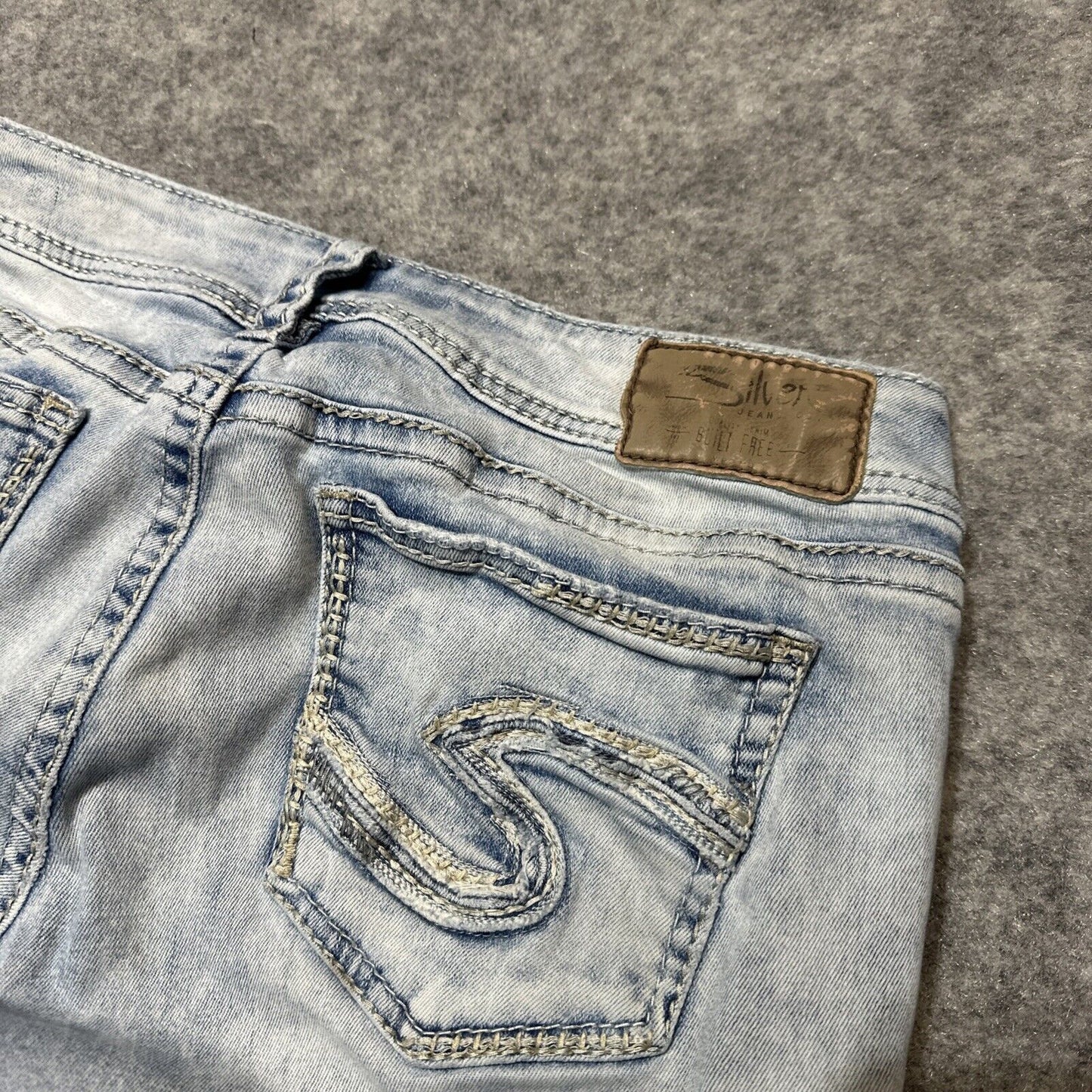 Silver Jeans Suki Mid Boot Distressed Jeans Women's Size 29/33 Blue Acid Wash