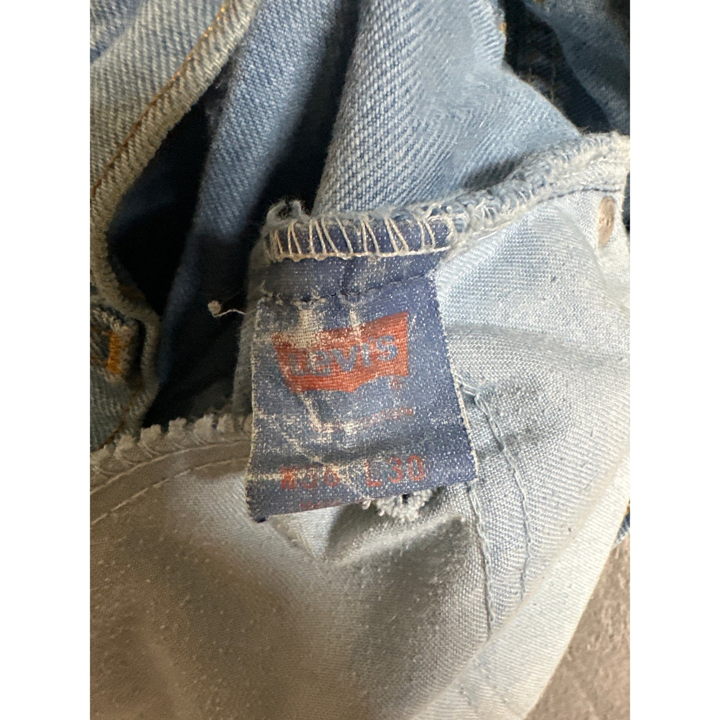Levi's 505 Straight Fit Jeans Men's Size 38x30 Light Blue Denim *with rust marks*