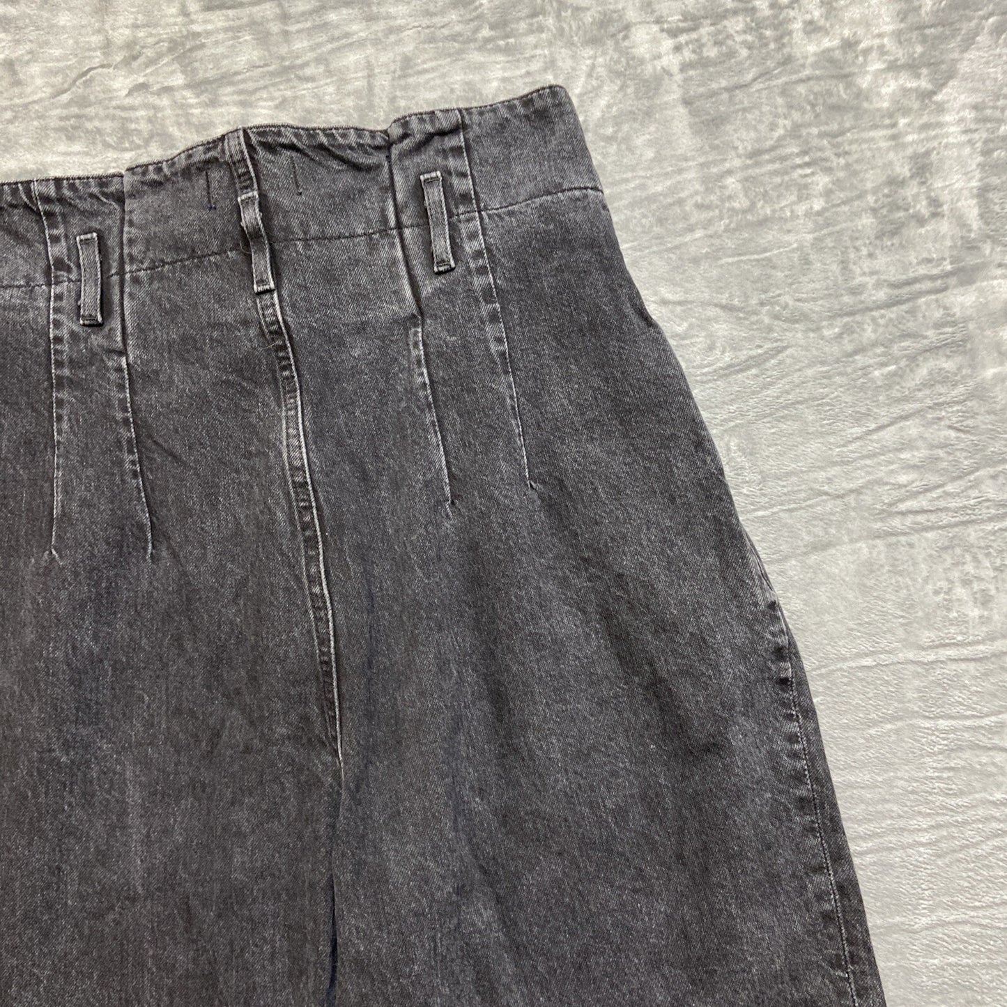 Abercrombie & Fitch Mom Cutoff Jeans Women’s Size 28/6 Black