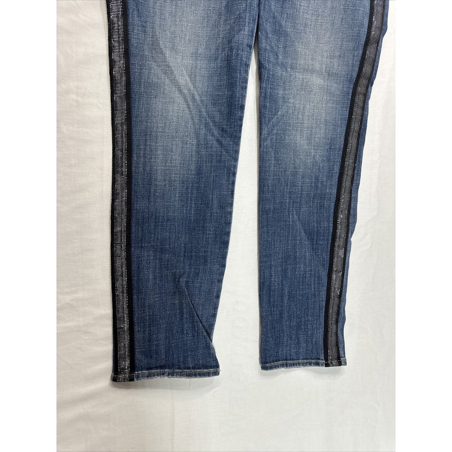 Rock & Republic Berlin Jeans Women's Size 12M Blue Medium Wash Embroidered Denim