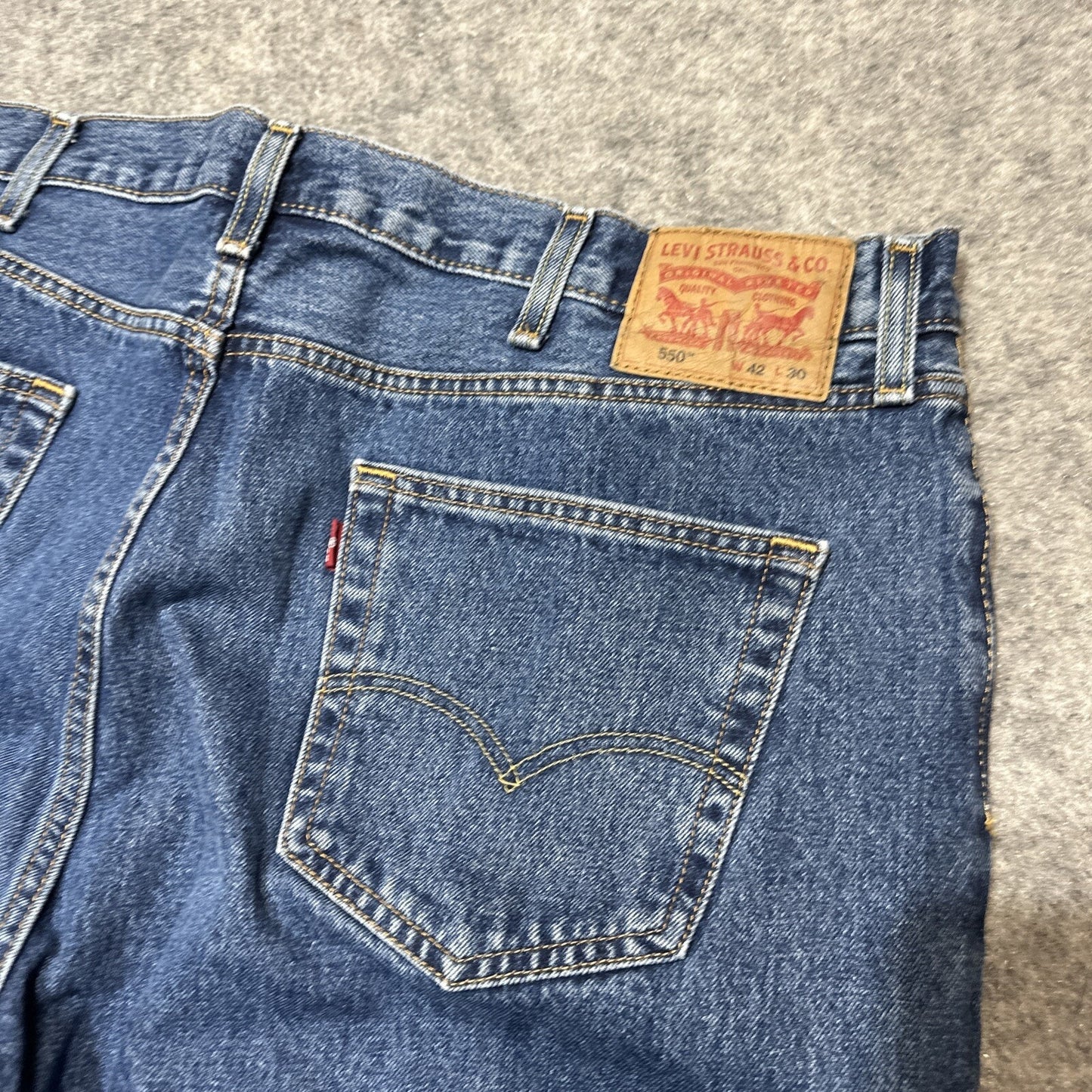 Levi's 550 Relaxed Fit Men's Straight Jeans Size 42x30 Blue Medium Wash Denim