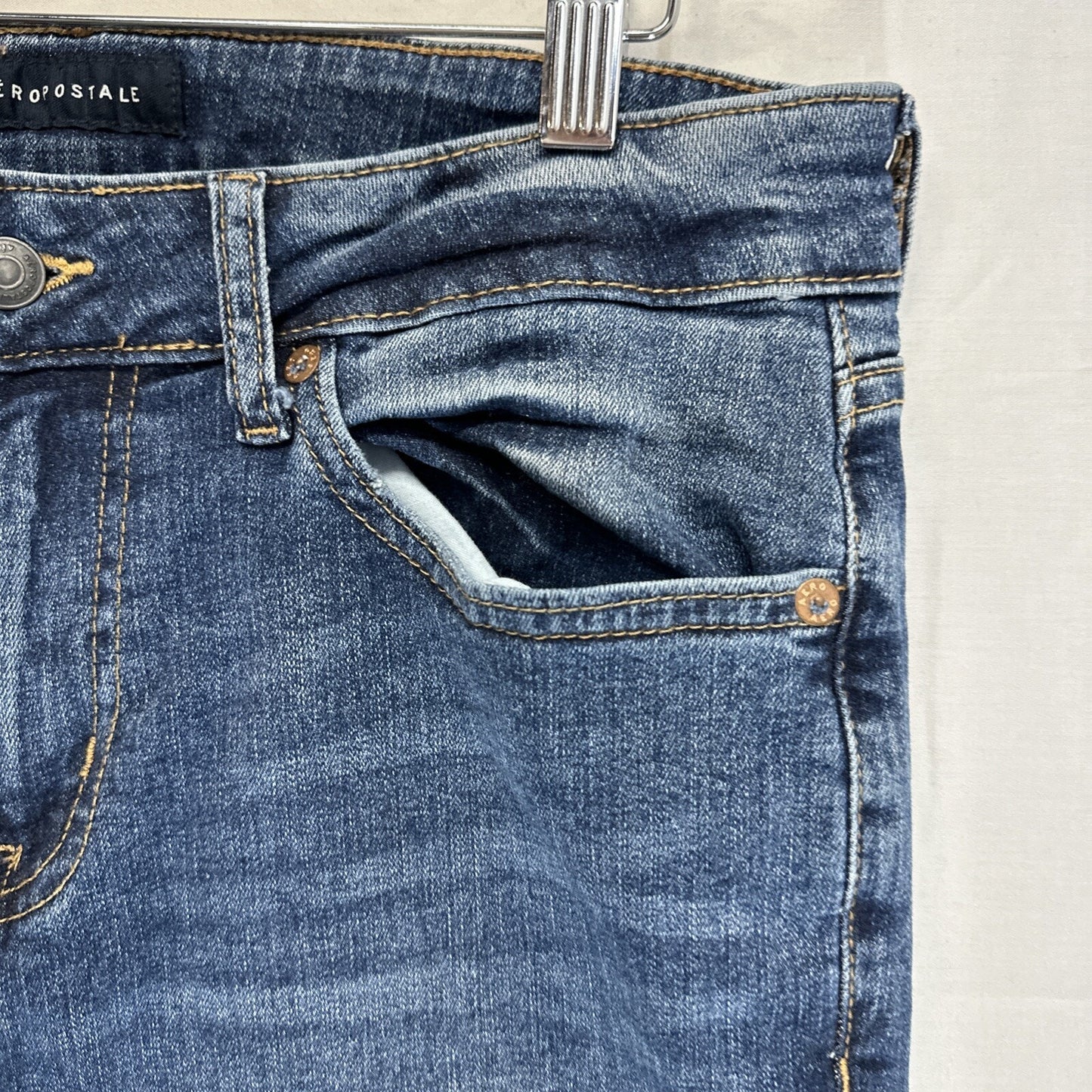 Aeropostale Jeans Men’s 30x32 Slim Straight Mid Rise Medium Wash Denim