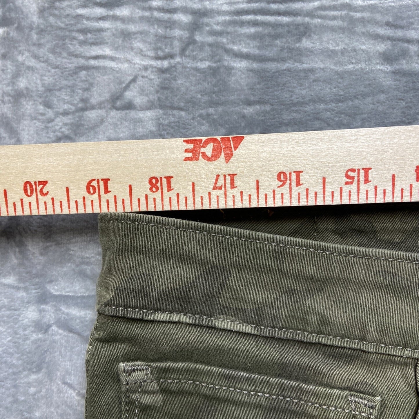Levi's 711 Skinny Camo Skinny Pants Women's Size W34 Green Canvas