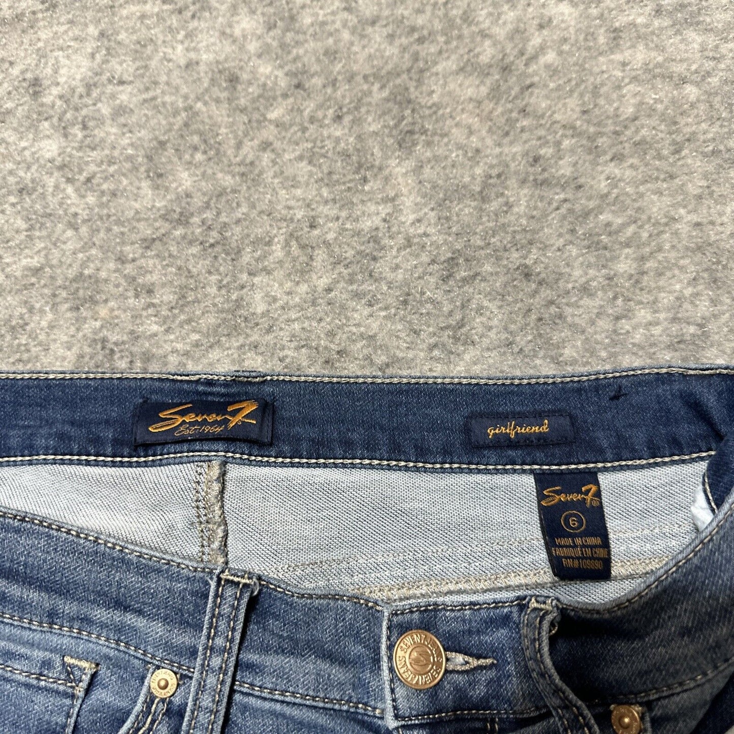 Seven7 Girlfriend Women's Cropped Jeans Size 6 Blue Medium Wash Denim