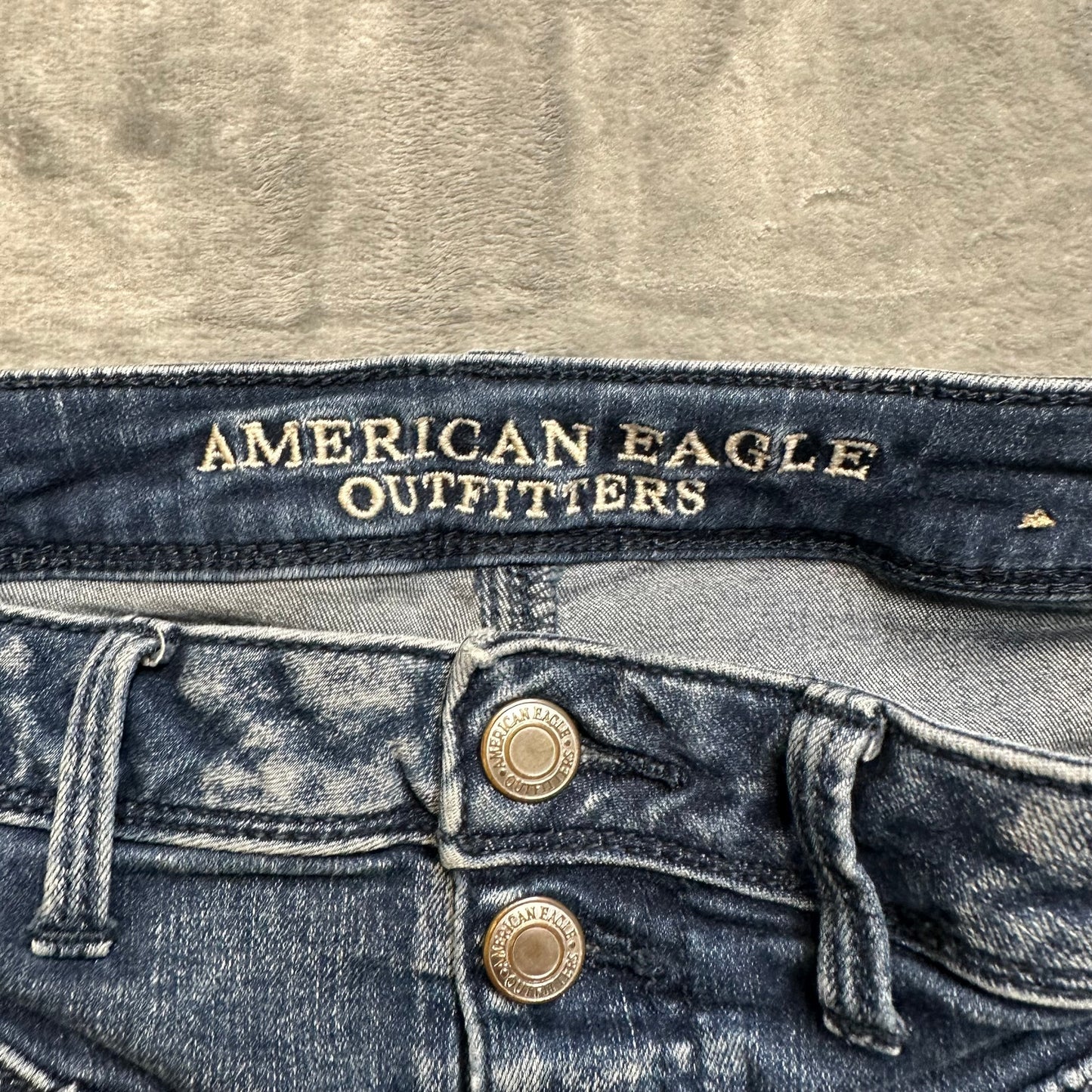 American Eagle Super Stretch Cut Off Shorts Women’s Size 6 Blue Denim