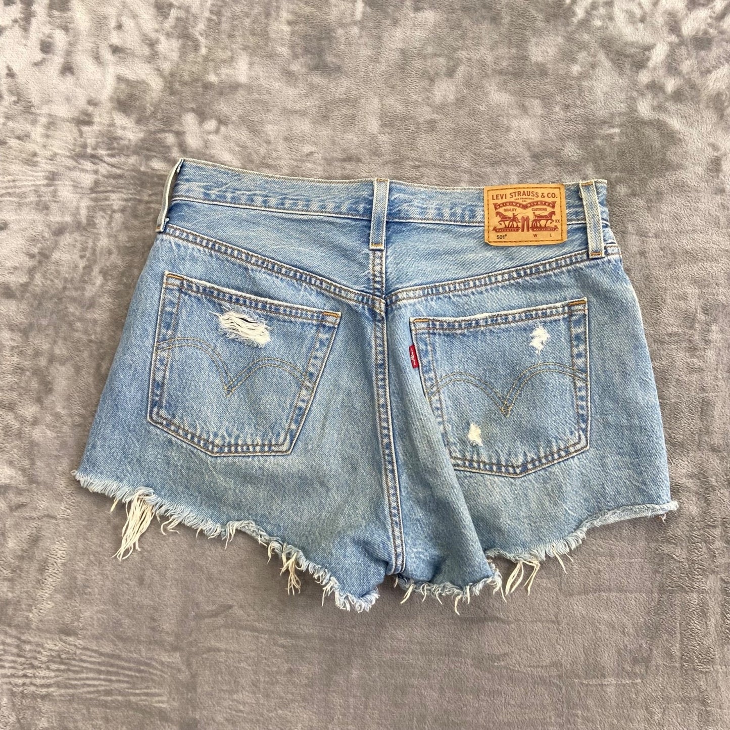 New Levi's 501 Distressed Cutoff Denim Shorts Women's Size 27 Blue Button Fly