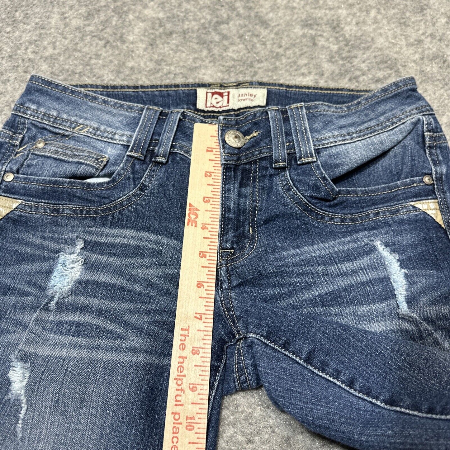LEI Ashley Low Rise Women's Distressed Capri Jeans Size 9 Reg Blue Dark Denim