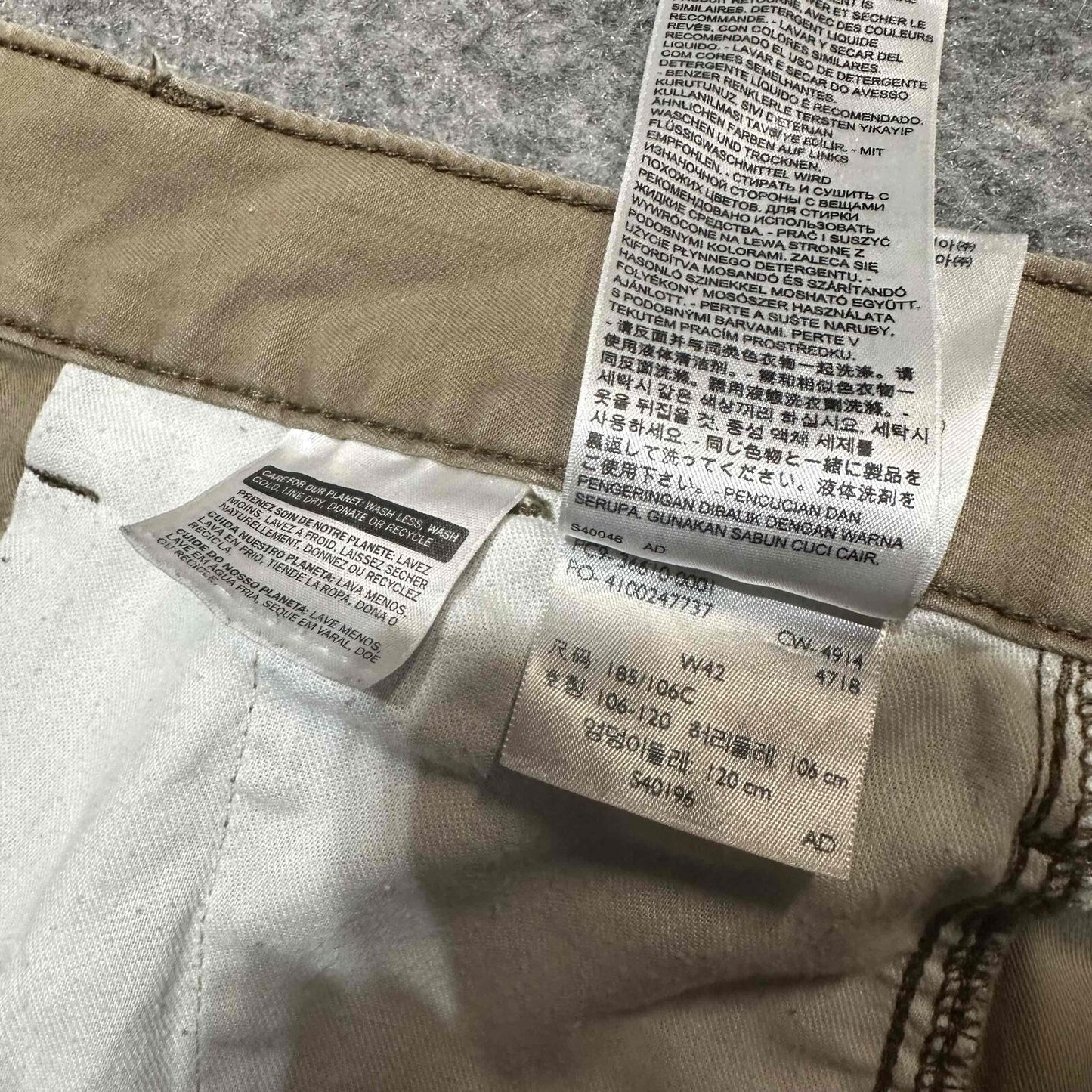 Levi's Men's Multiple Pockets Belt Loops Cargo Shorts Size W42 Khaki Medium Wash