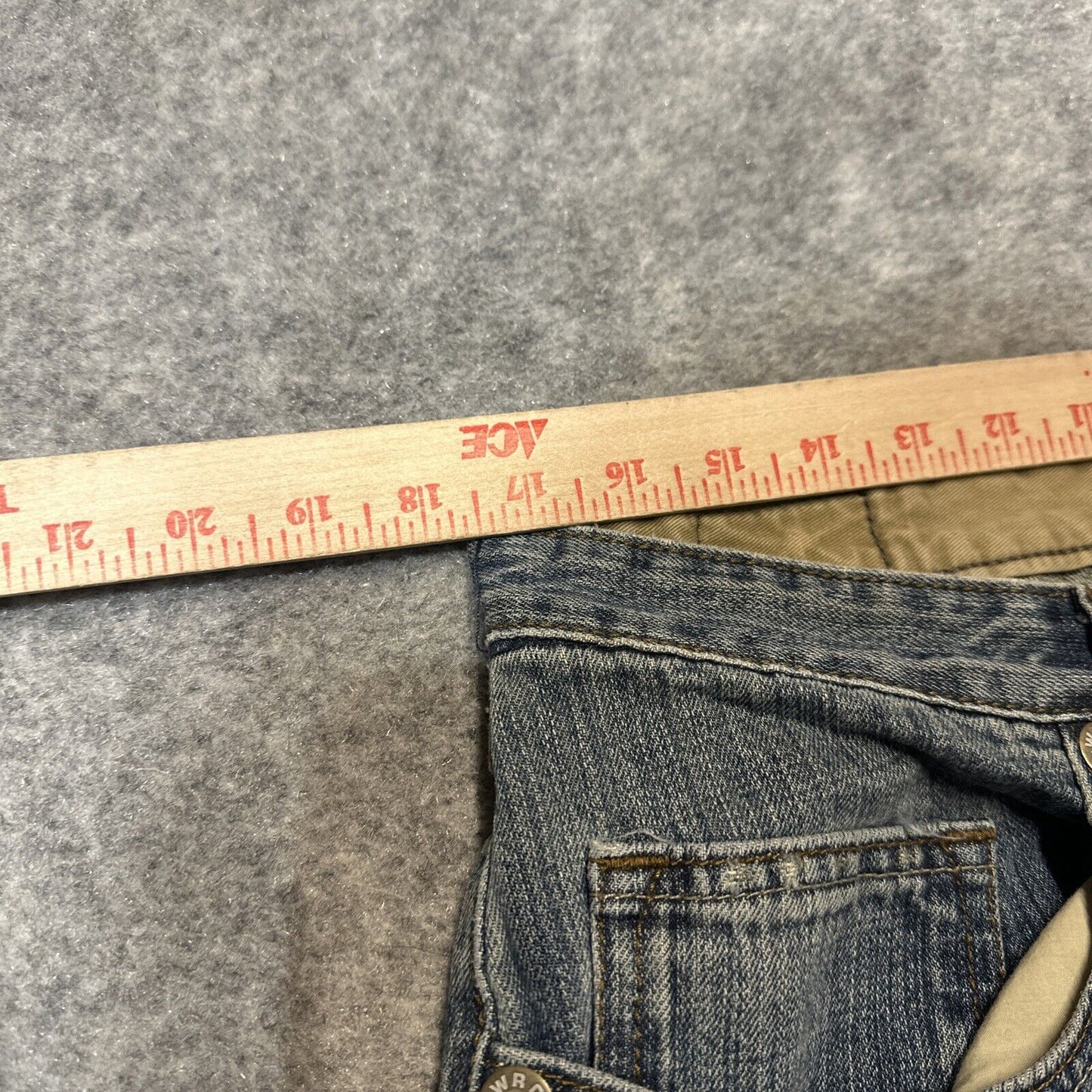 Vintage Wrangler Straight Fit Jeans Men's Size 36x30 Blue Light Wash Denim