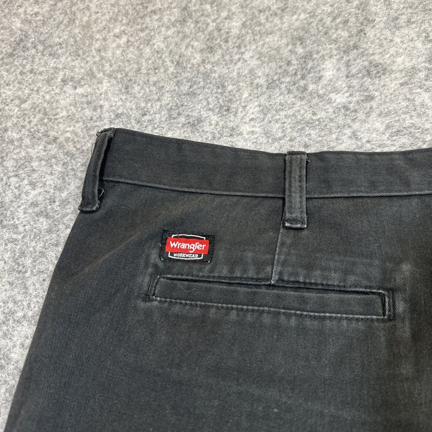 Wrangler Workwear Cargo Pants Men's Size 42x30 Black Pants Work Pants