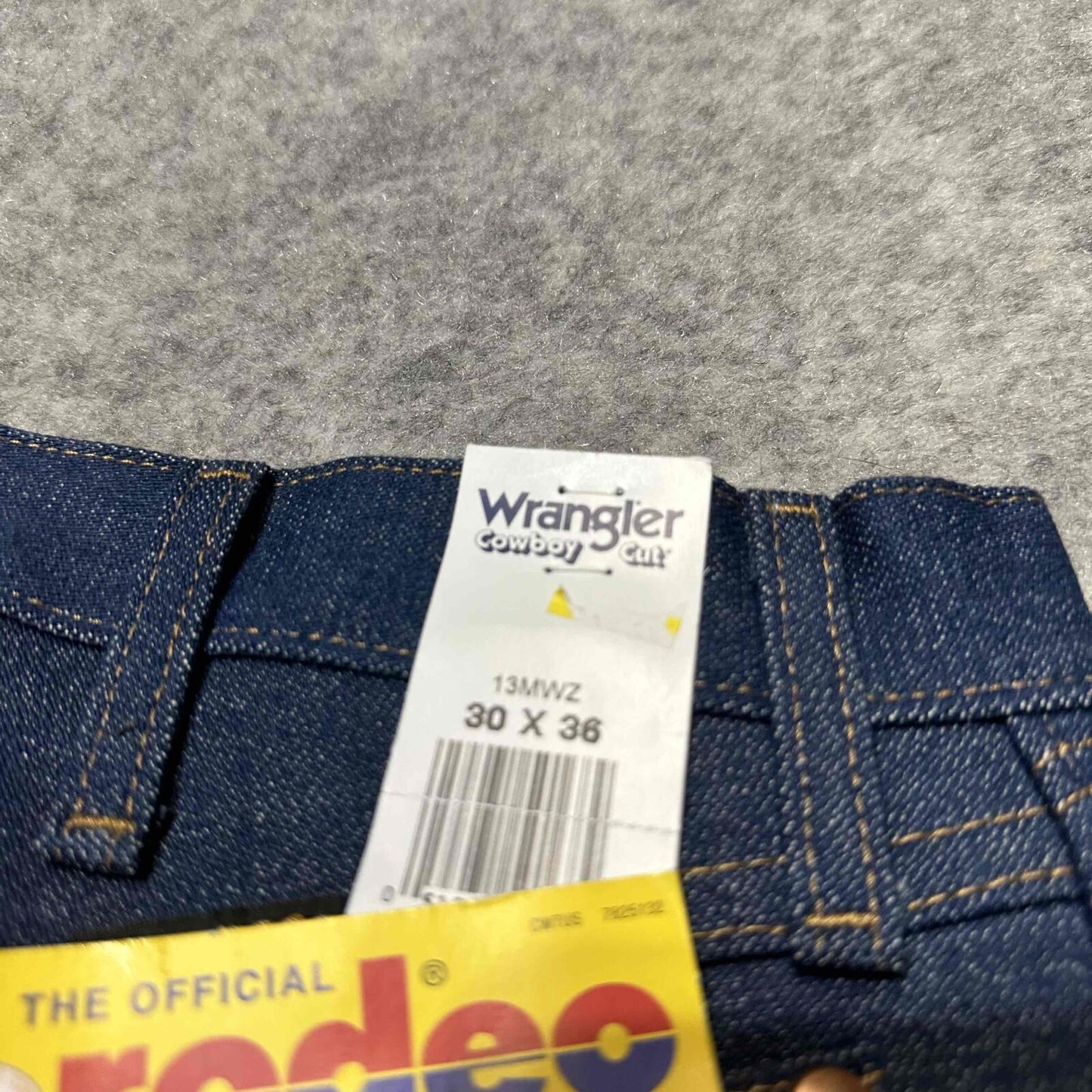 New Wrangler Cowboy Cut Men's Original Fit Jeans Size 30x36 Blue Dark Denim
