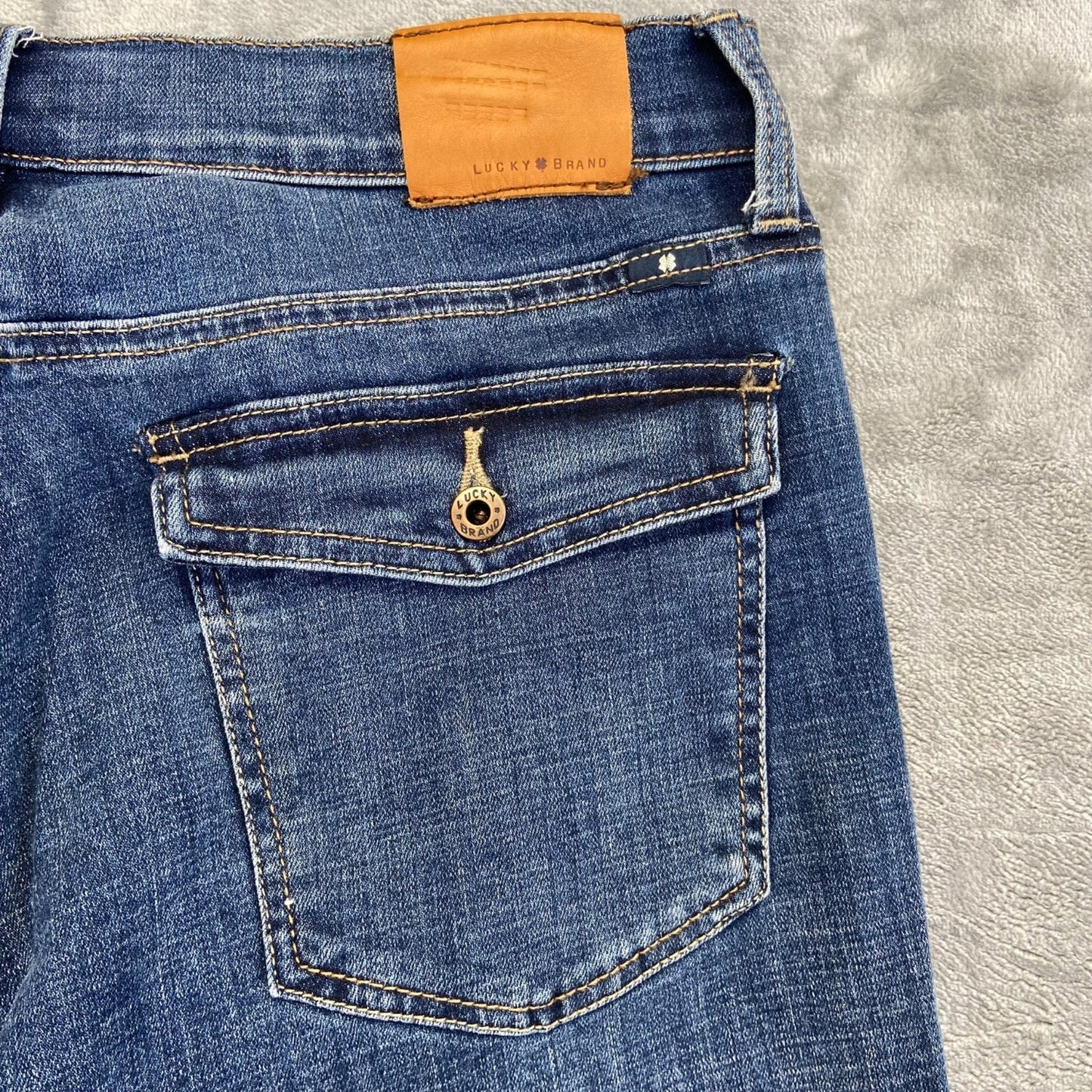 Lucky Brand Women's Sweet Crop Jeans Size 12/31 Blue Medium Wash