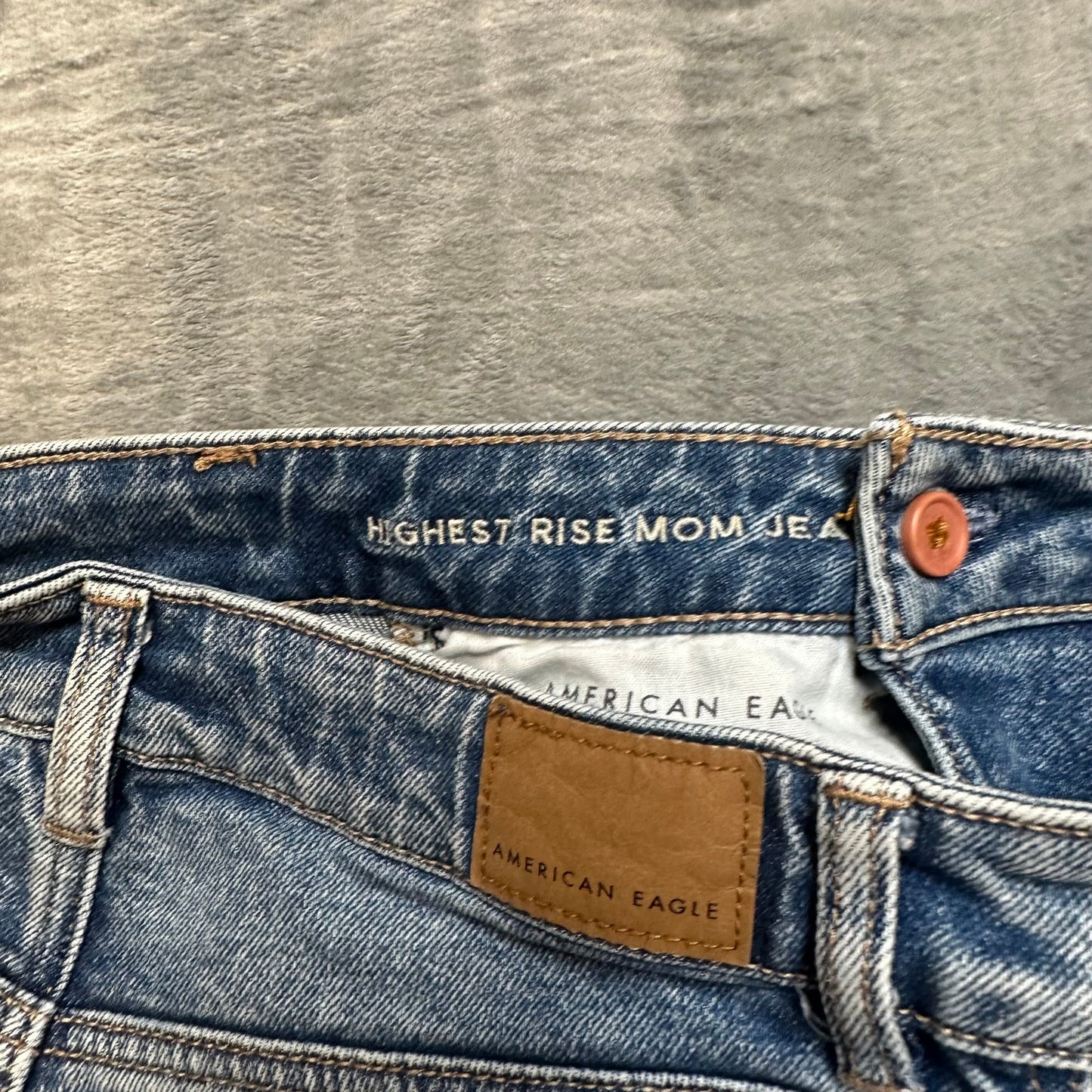 American Eagle Stretch Highest Rise Mom Jeans Women’s Size 0 Long Light Blue