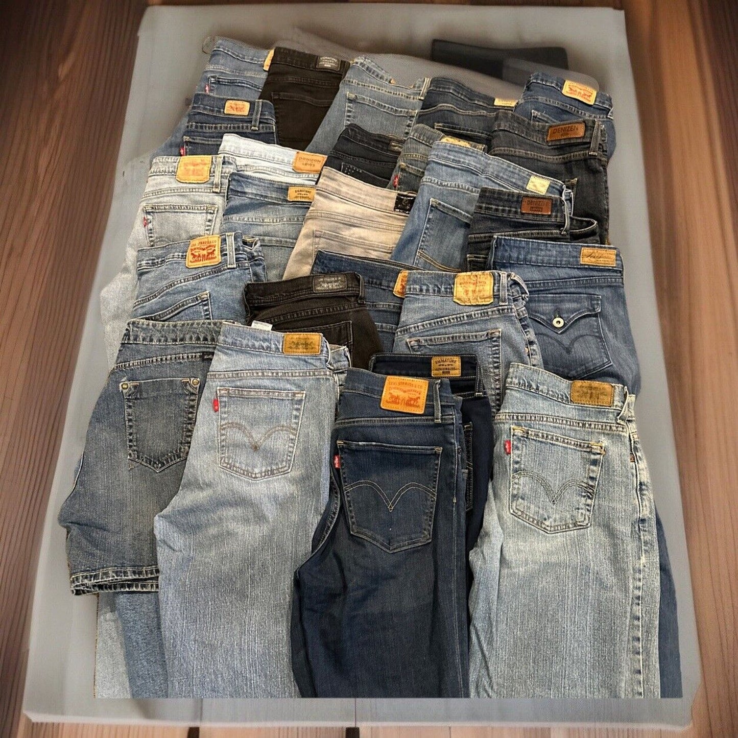 Lot of 25 Levi's Women's Mixed Sizes Styles Grade A / B Work Jeans Blue Black Beige Denim
