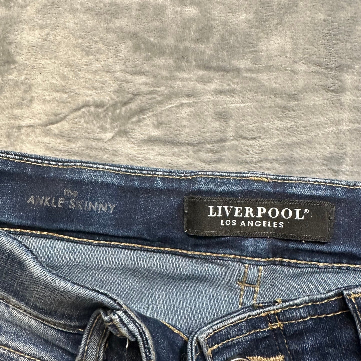 Liverpool The Ankle Skinny Jeans Women's Size 8x29 Blue Dark Wash Distressed