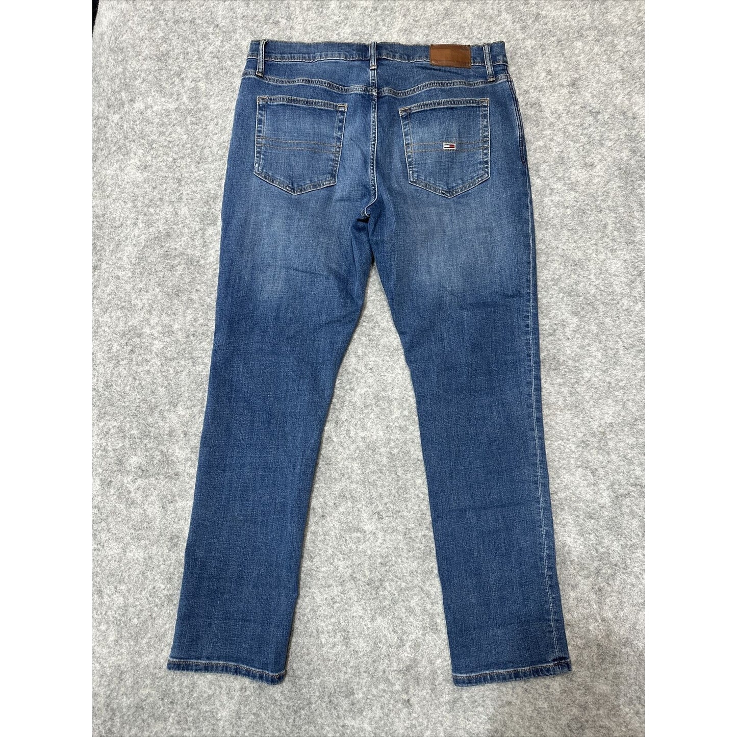 Tommy Hilfiger Mens Straight Jeans Size 34x32 Blue Medium Wash Denim