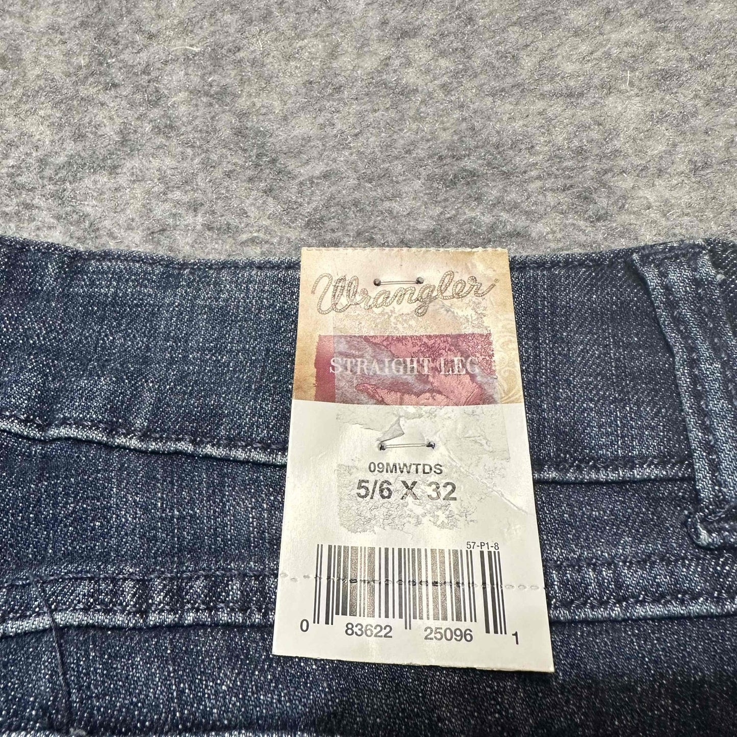 New Wrangler Women's Straight Leg Jeans Size 5/6 x 32 Blue Faded Denim