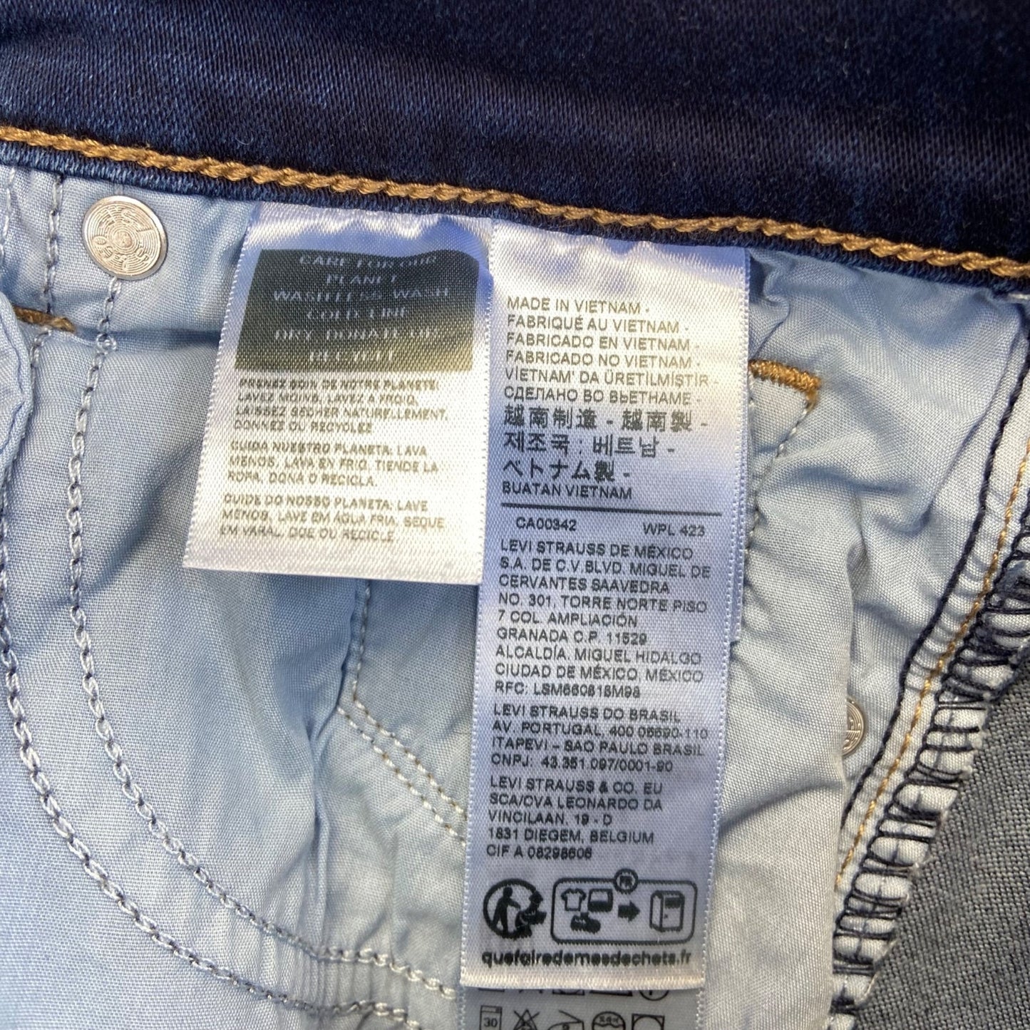 Levi's Women's Skinny Jeans Size 26x32 Blue Dark Wash