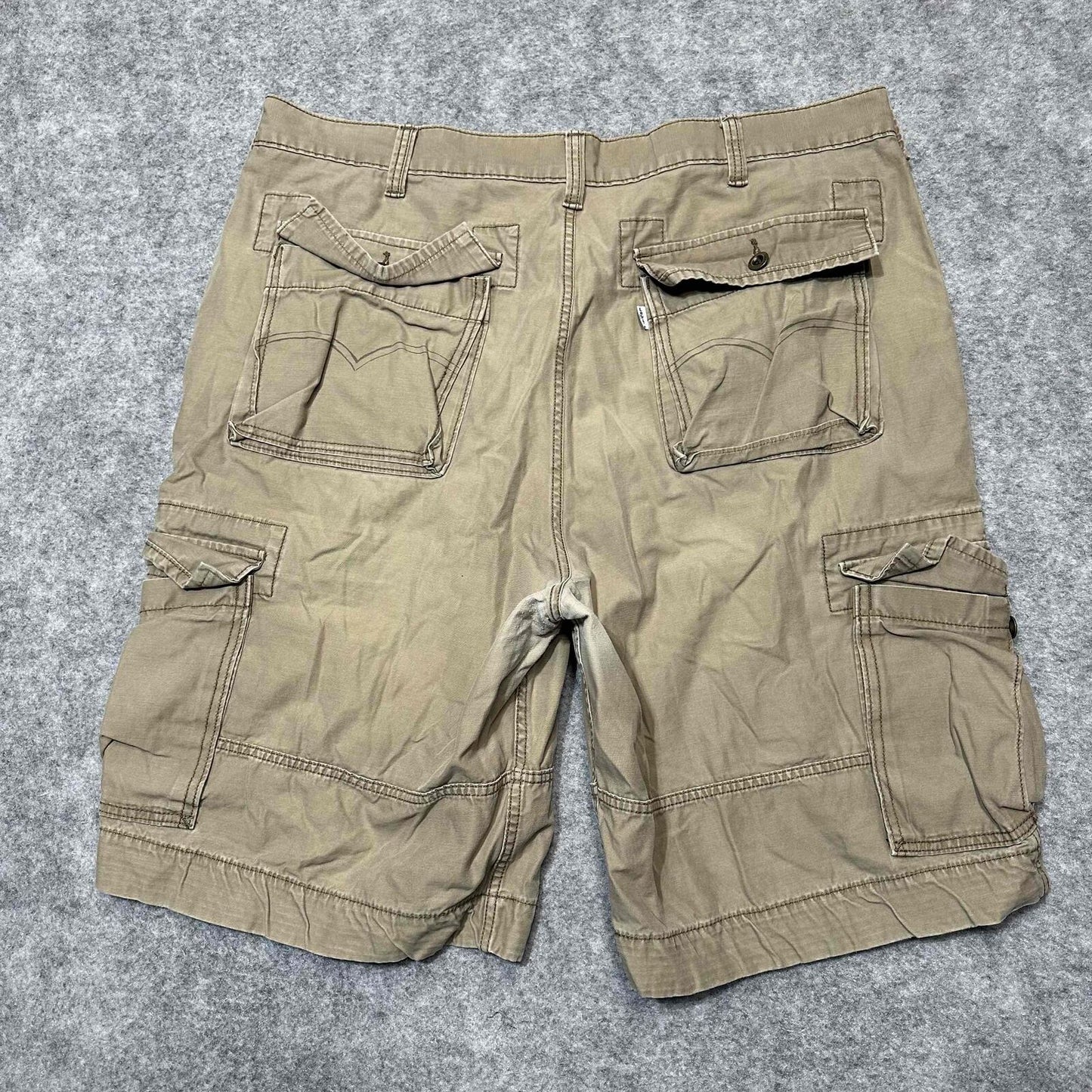 Levi's Men's Multiple Pockets Belt Loops Cargo Shorts Size W42 Khaki Medium Wash