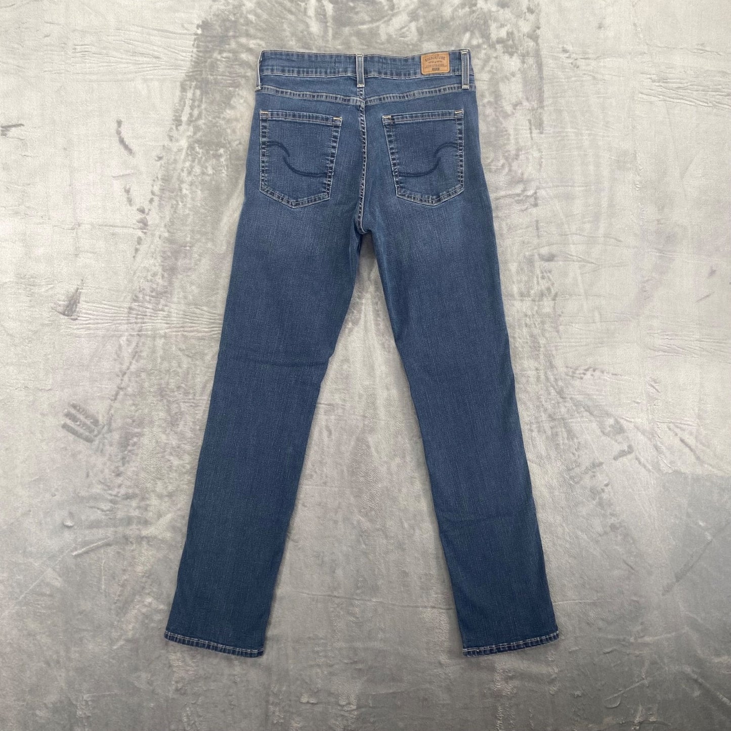 Signature Levi Strauss Women's Straight Jeans Size 8M Dark Wash