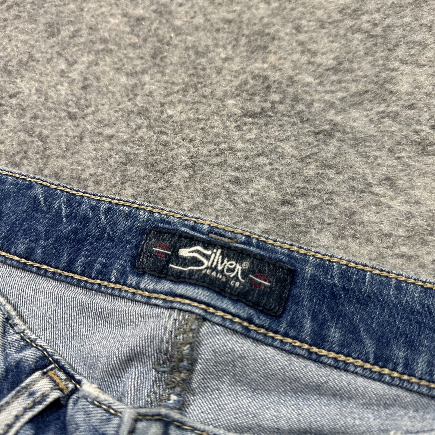 Silver Jeans Suki Ankle Slim Distressed Jeans Womens Size 25/27 Light Blue Denim