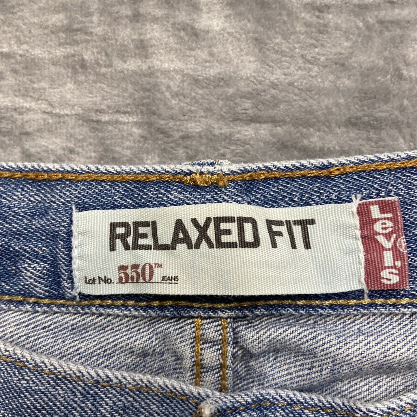 Vintage Levi’s 550 Relaxed Fit Jeans Men’s Size 38x30 Light Blue Denim