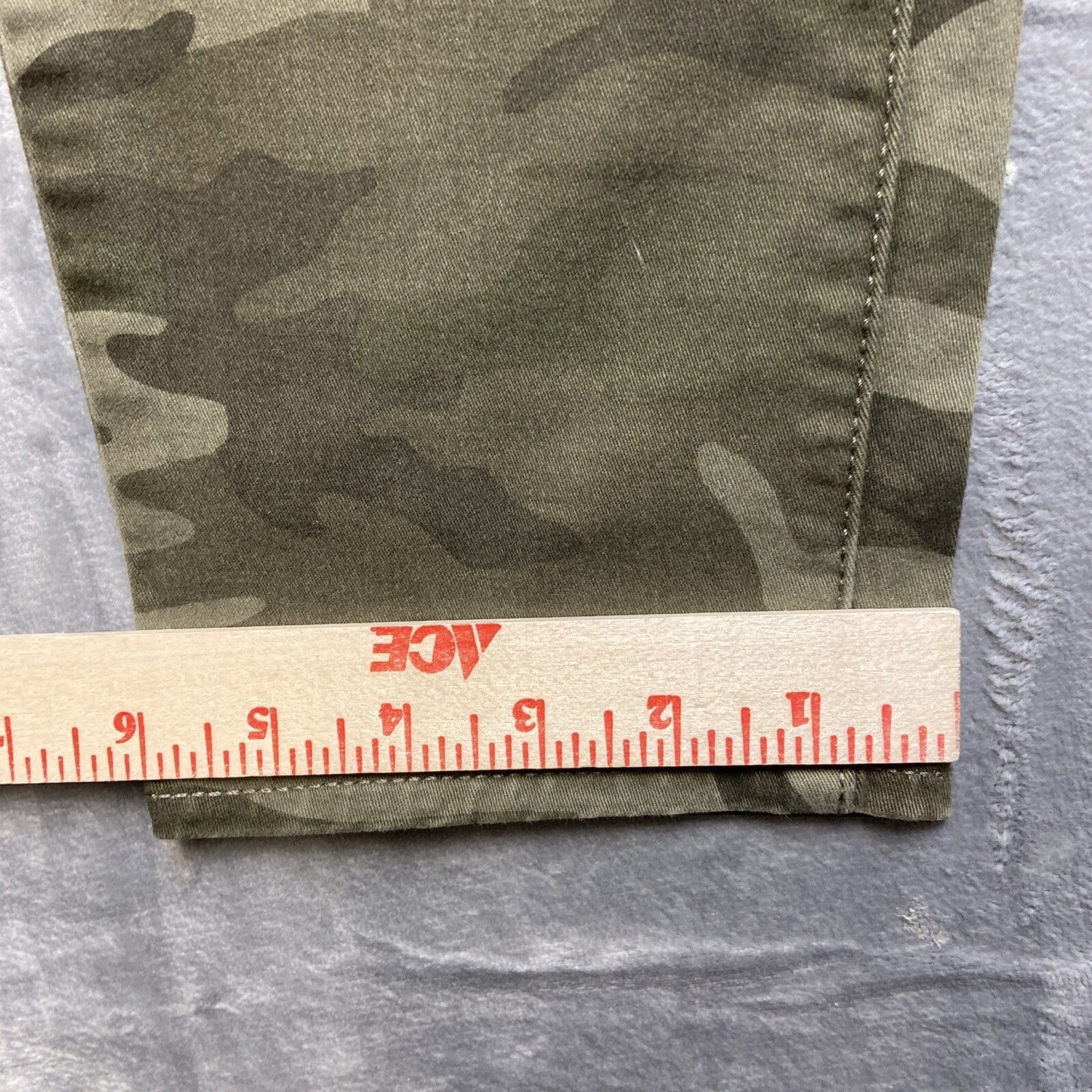 Levi's 711 Skinny Camo Skinny Pants Women's Size W34 Green Canvas