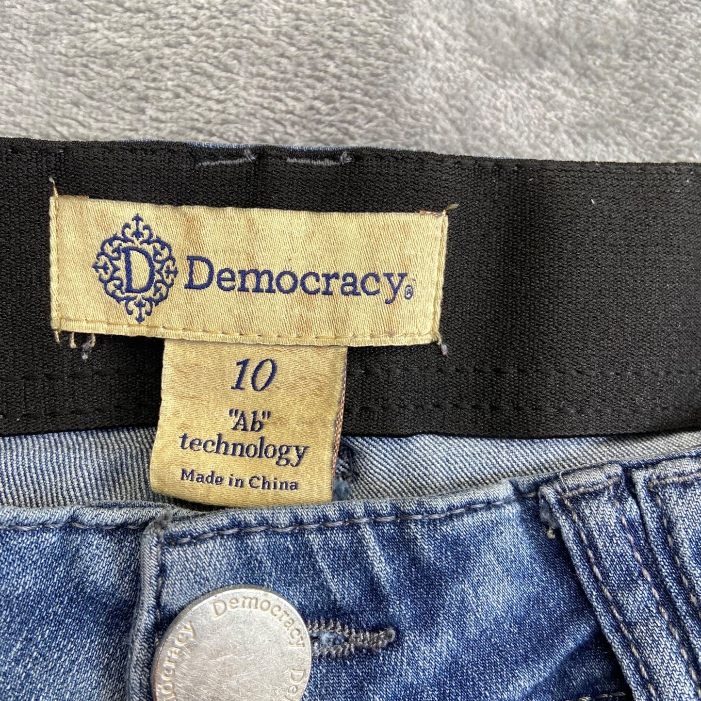 Democracy Women's Skinny Jeans Size 10 Blue Distressed
