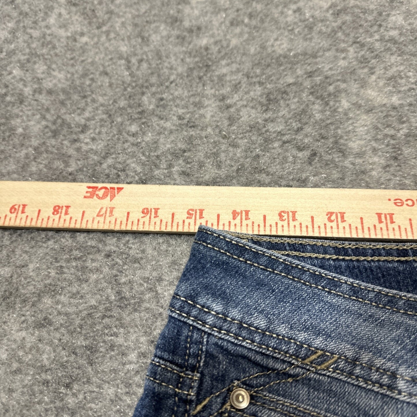 LEI Ashley Low Rise Women's Distressed Capri Jeans Size 9 Reg Blue Dark Denim