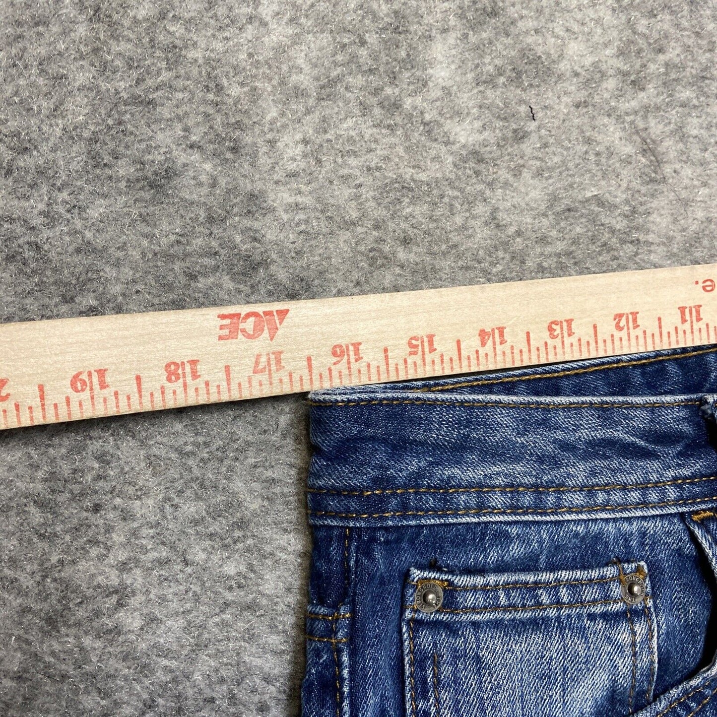 The Stronghold Relaxed Tapered Jeans Men's Size 32x30 Blue Denim Button Fly