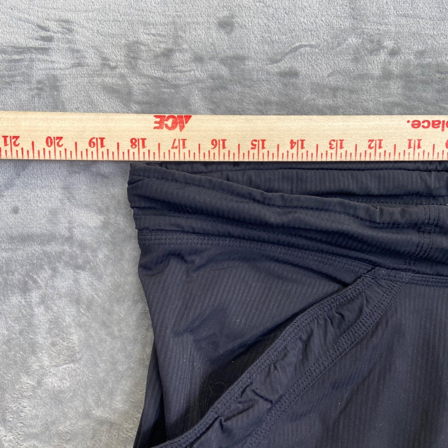 Lululemon Women's On the Fly Shorts Black Size XL #534424