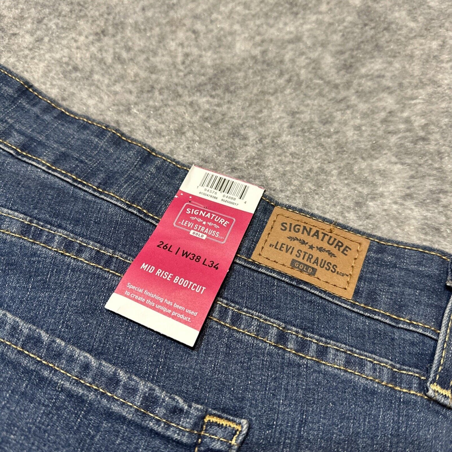 New Signature Levi's Mid Rise Bootct Jeans Women's Size 26L Dark Blue 38x34