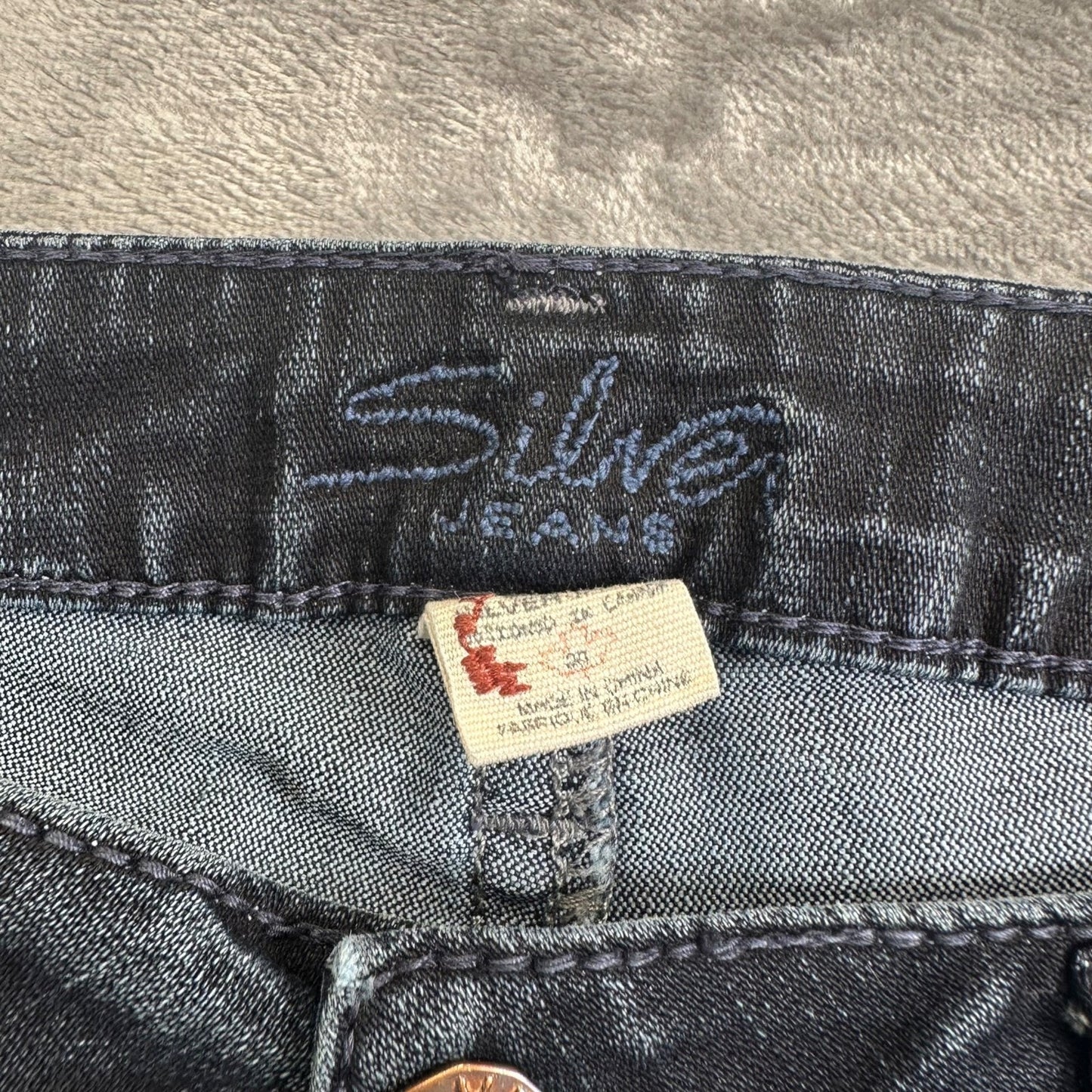 Silver Women's Aiko Slim Straight Jeans Size 30x33 Dark Wash