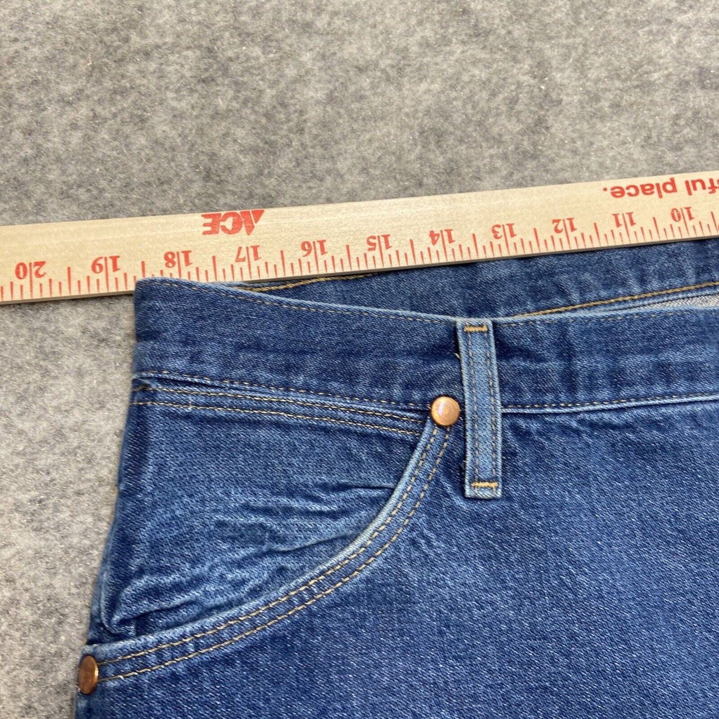Wrangler 13MWZ Cowboy Cut Jeans Men's Size 40x32 Medium Wash Western