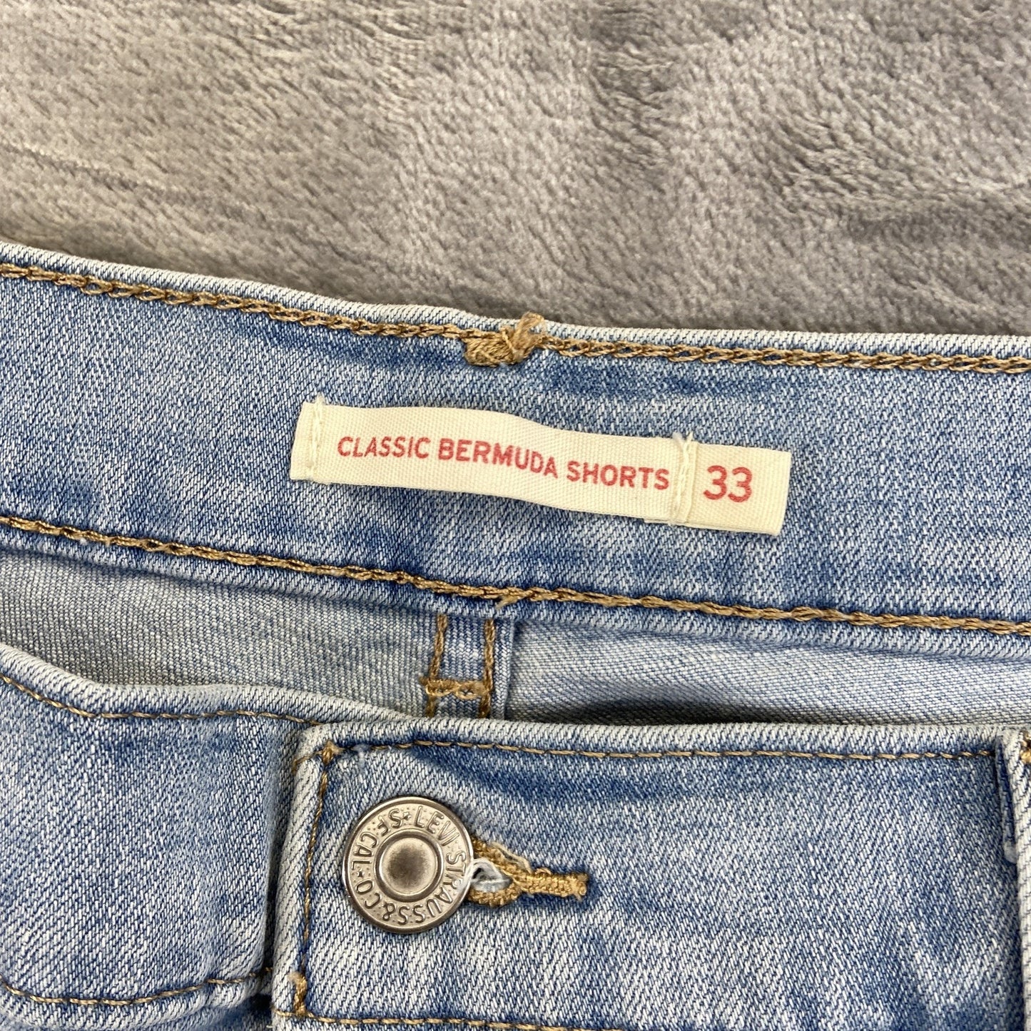 Levi's Classic Bermuda Jean Shorts Women's Size 33 Blue Denim Shorts